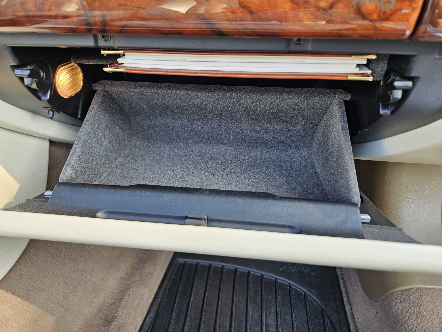 Interior image of 1998 Jaguar XK8 Cabriolet