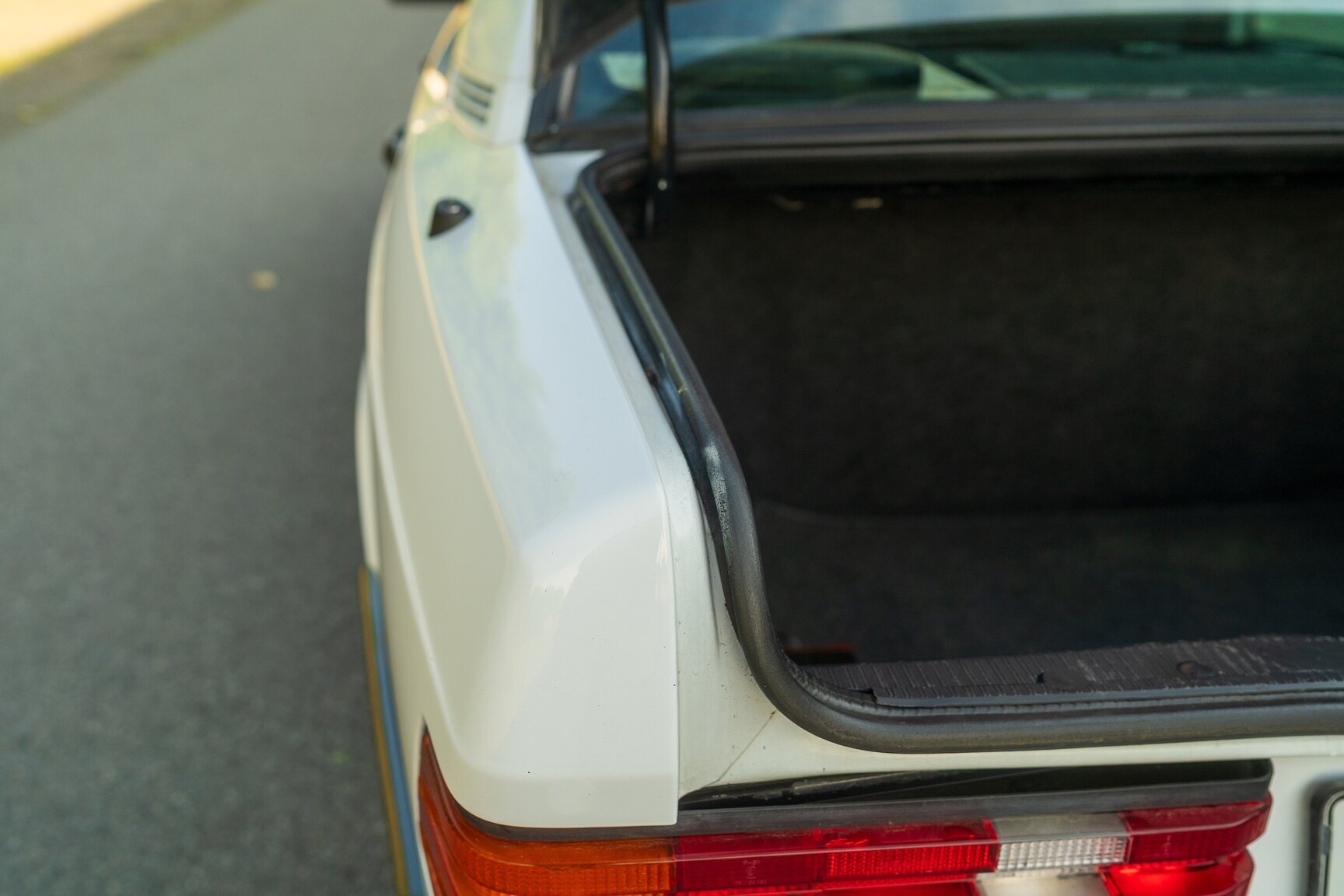 Innenraumfoto von 1992 Mercedes-Benz 190E "No Reserve Auction"