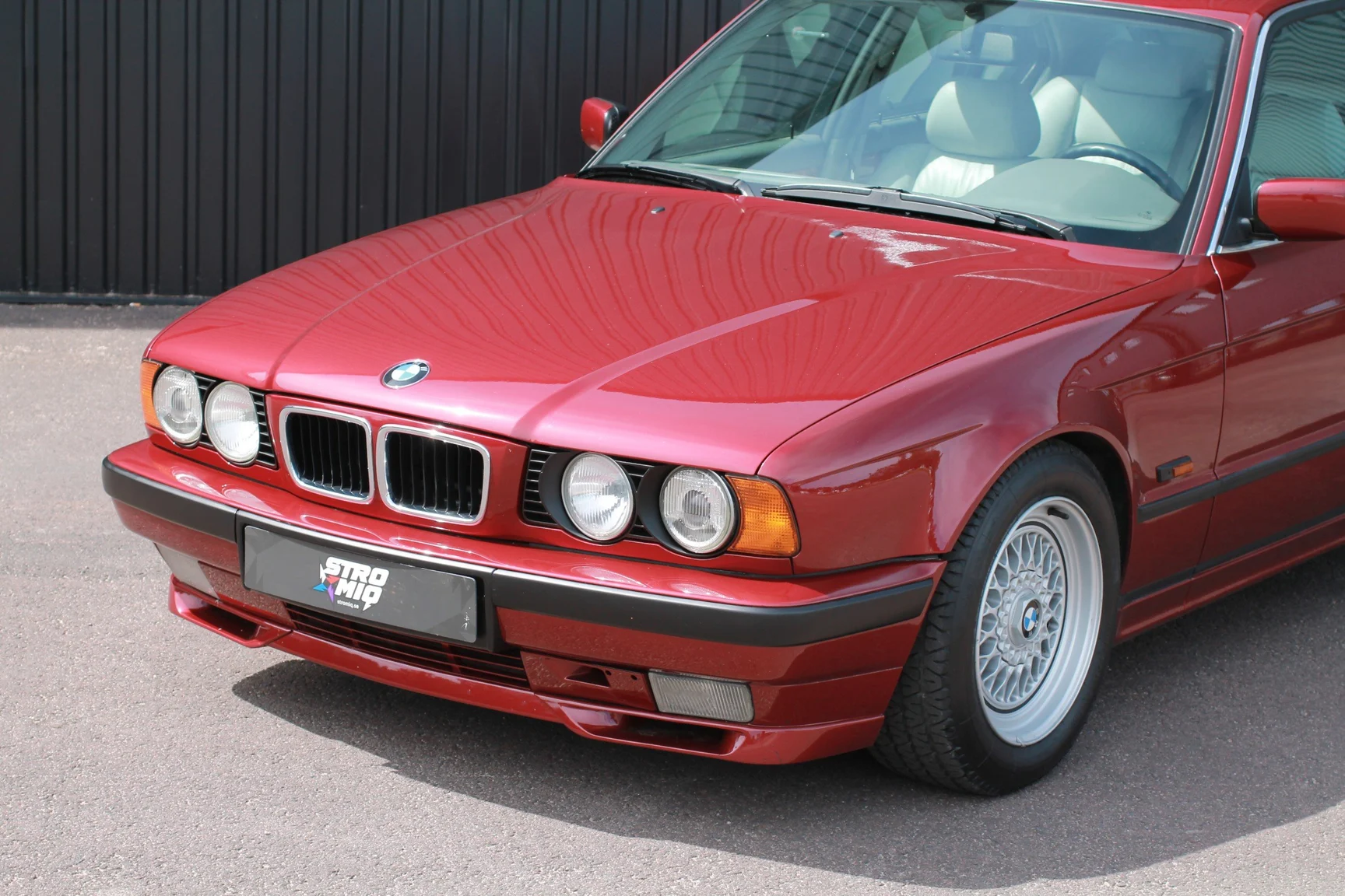 Exteriörbild på 1993 BMW 540i Sedan (4)