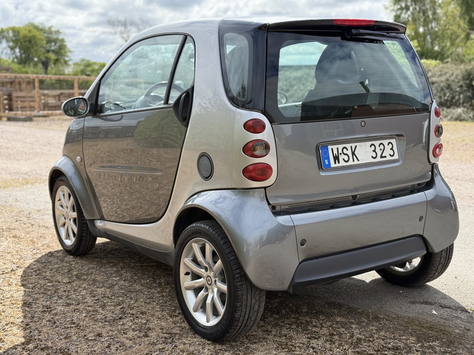Exterior image of 2005 Smart Fortwo 0.7