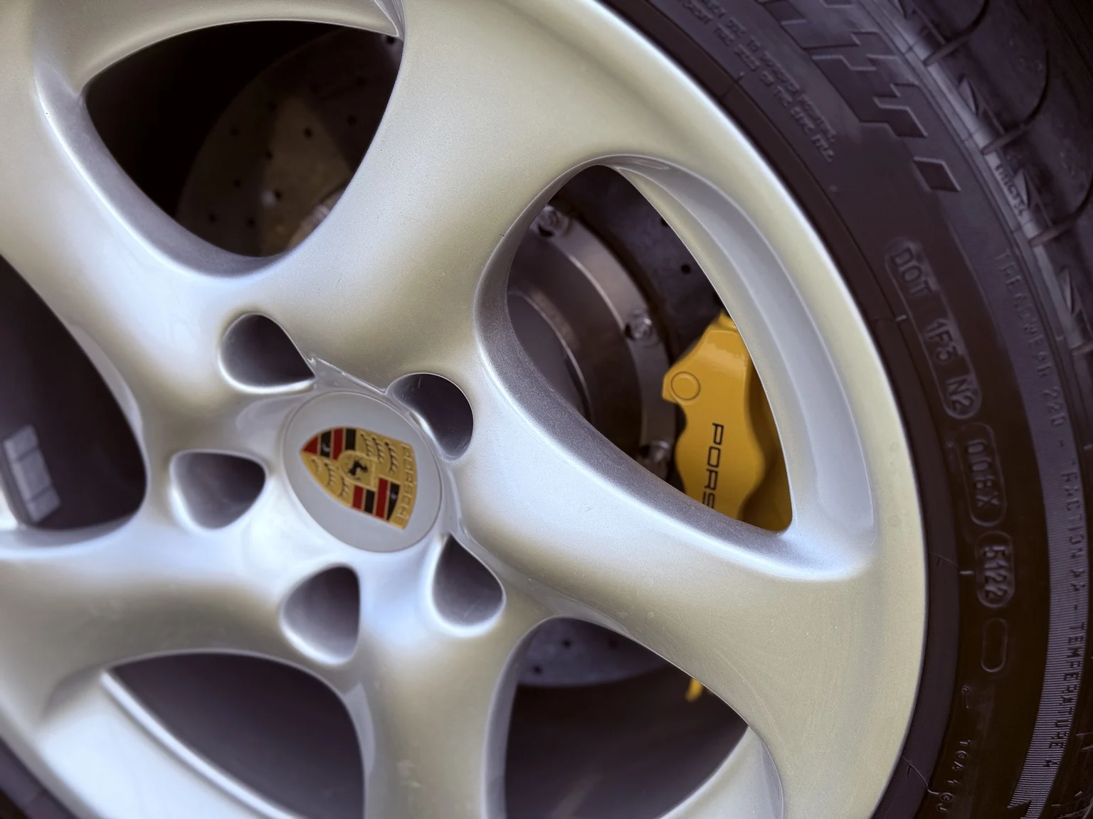 Exteriörbild på 2005 Porsche 996 Turbo S (44)