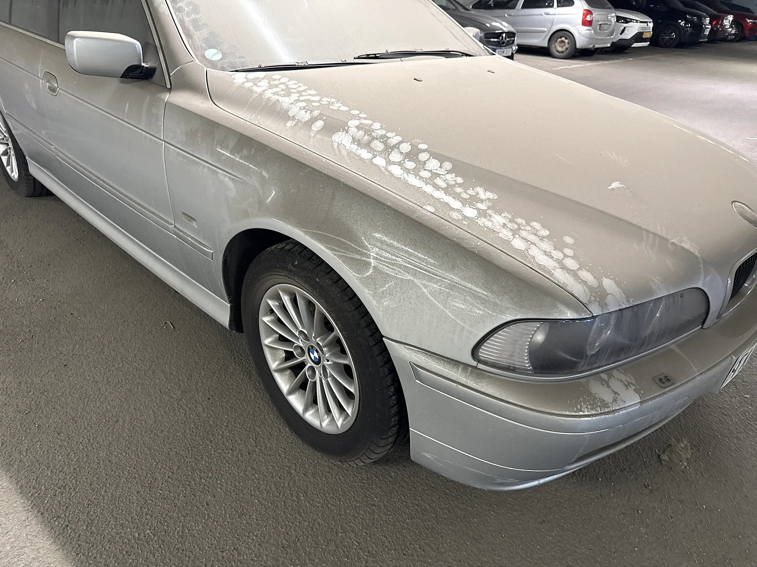 Exterior image of 2002 BMW 520i (57)