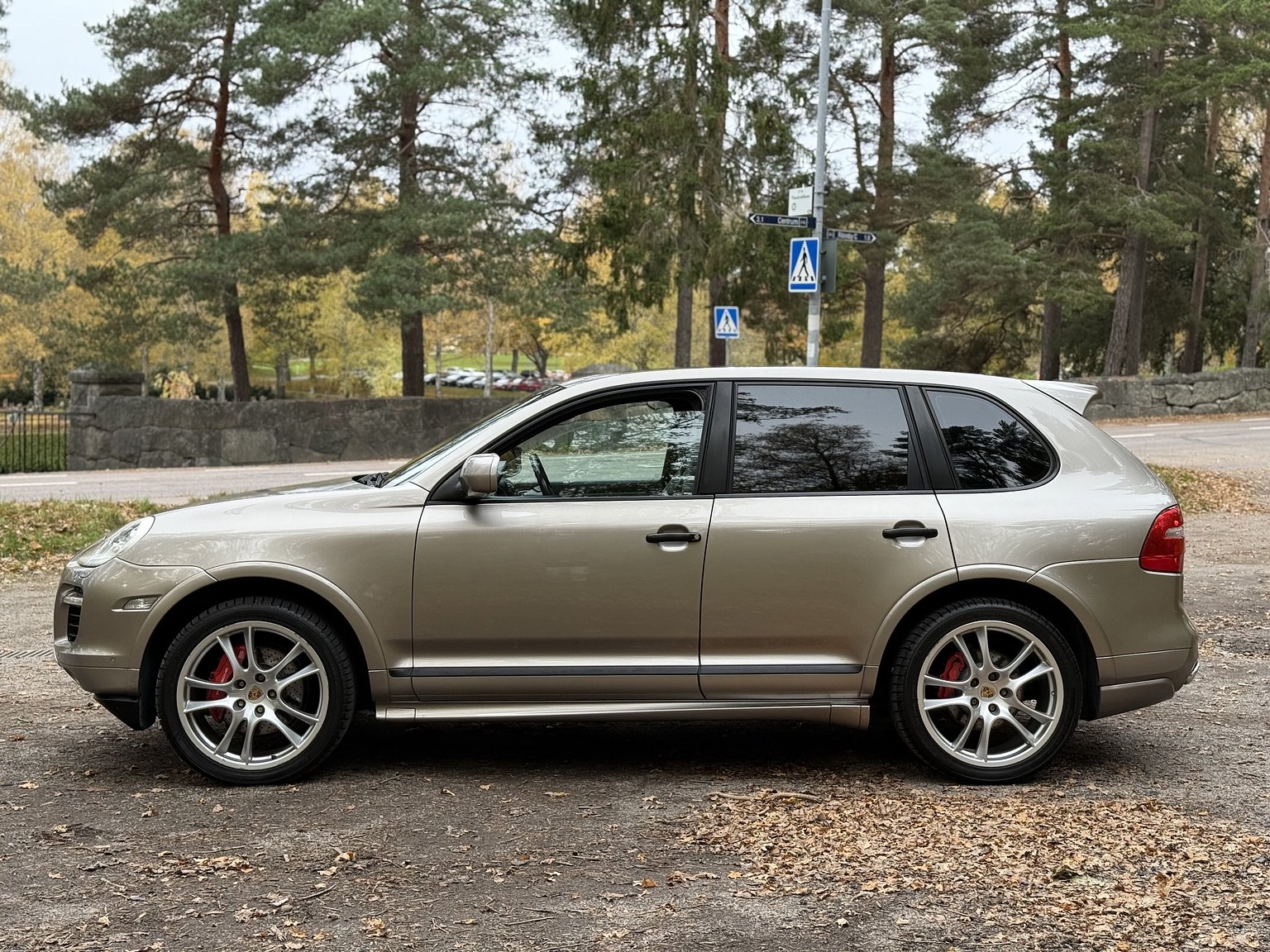 Exteriörbild på 2008 Porsche Cayenne GTS 6-växlad Manuell