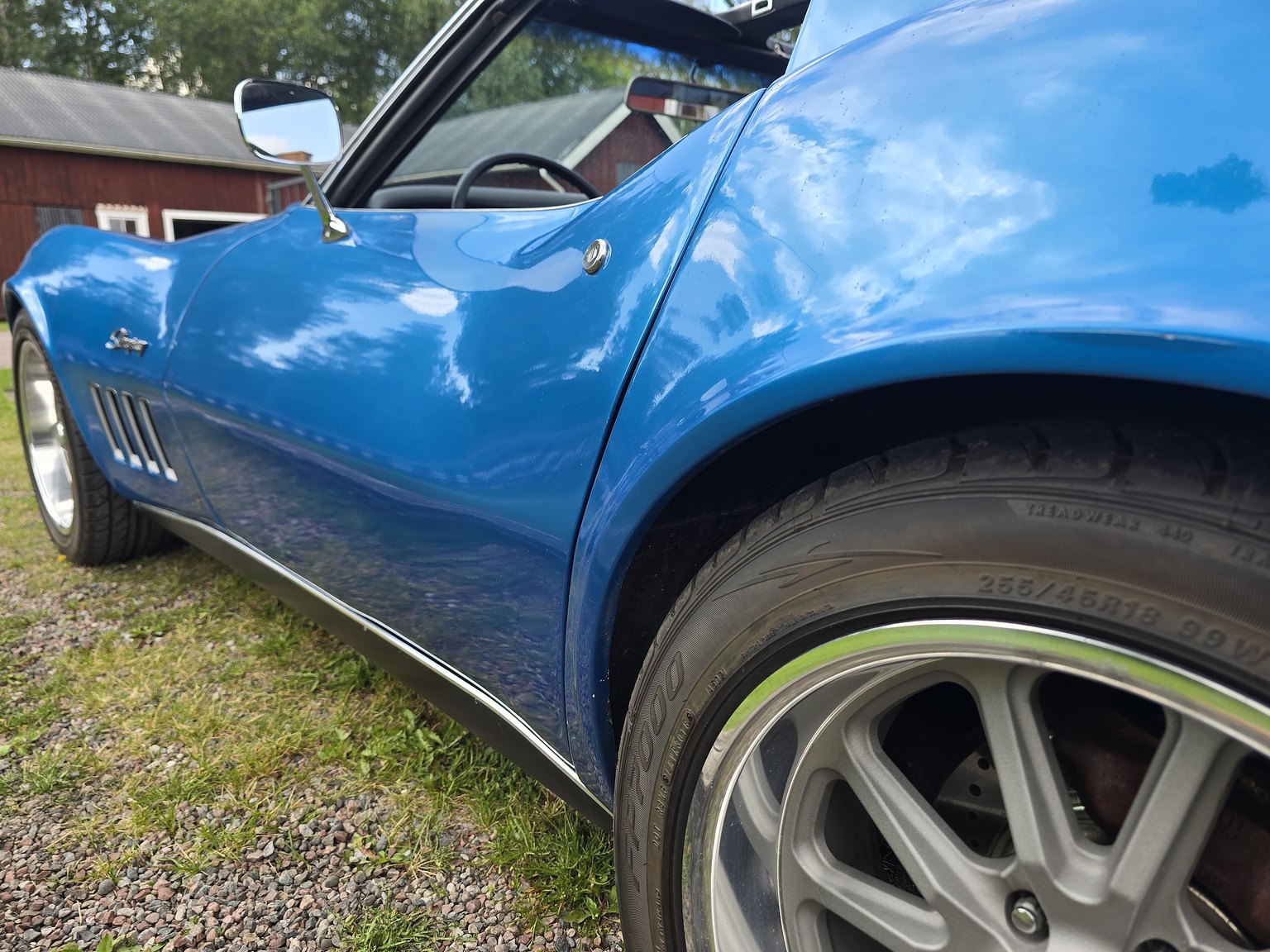Exterior image of 1969 Chevrolet Corvette Stingray 6.0 V8