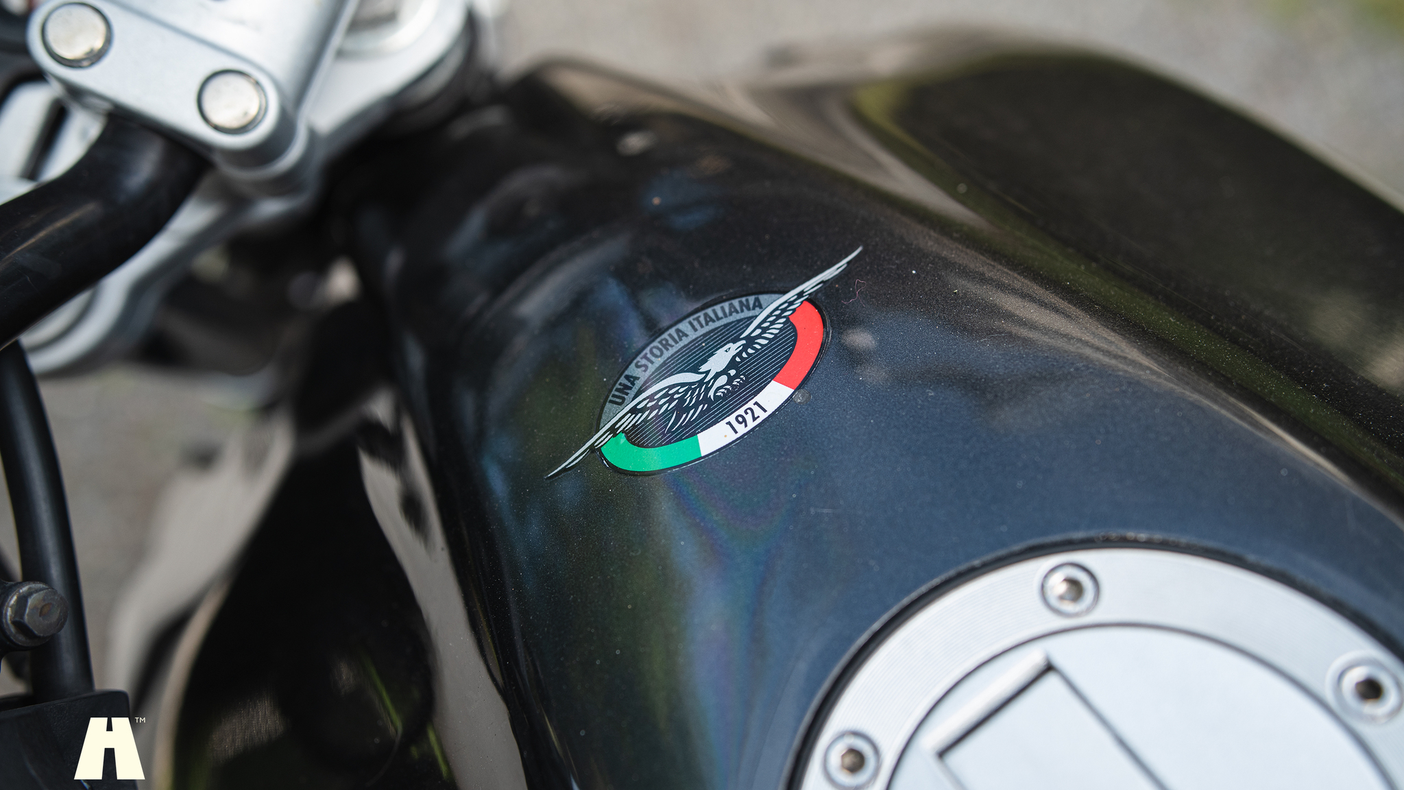 Exterior image of 2005 Moto Guzzi Breva 750i