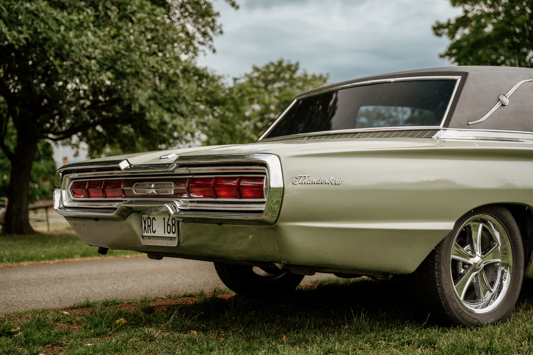 Exteriörbild på 1966 Ford Thunderbird 6.4 Landou Limited Edition