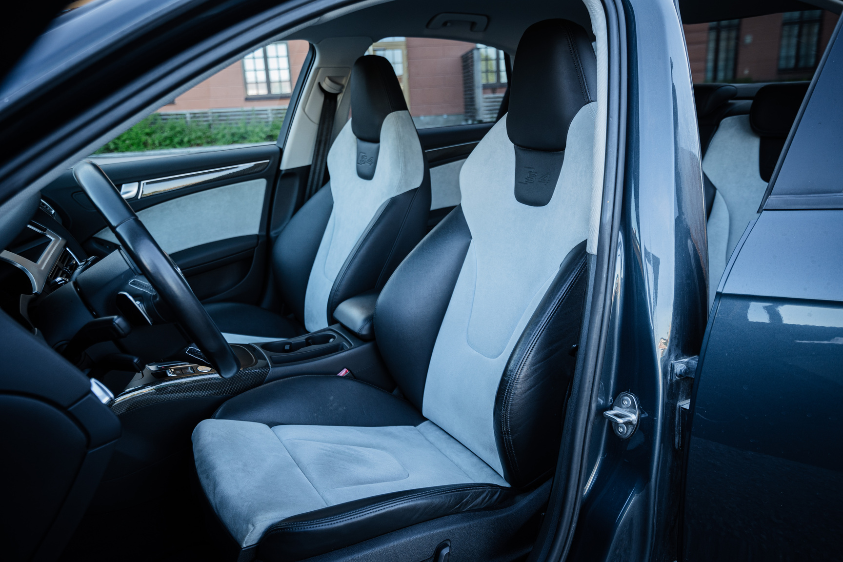 Innenraumfoto von 2011 Audi S4 (15)