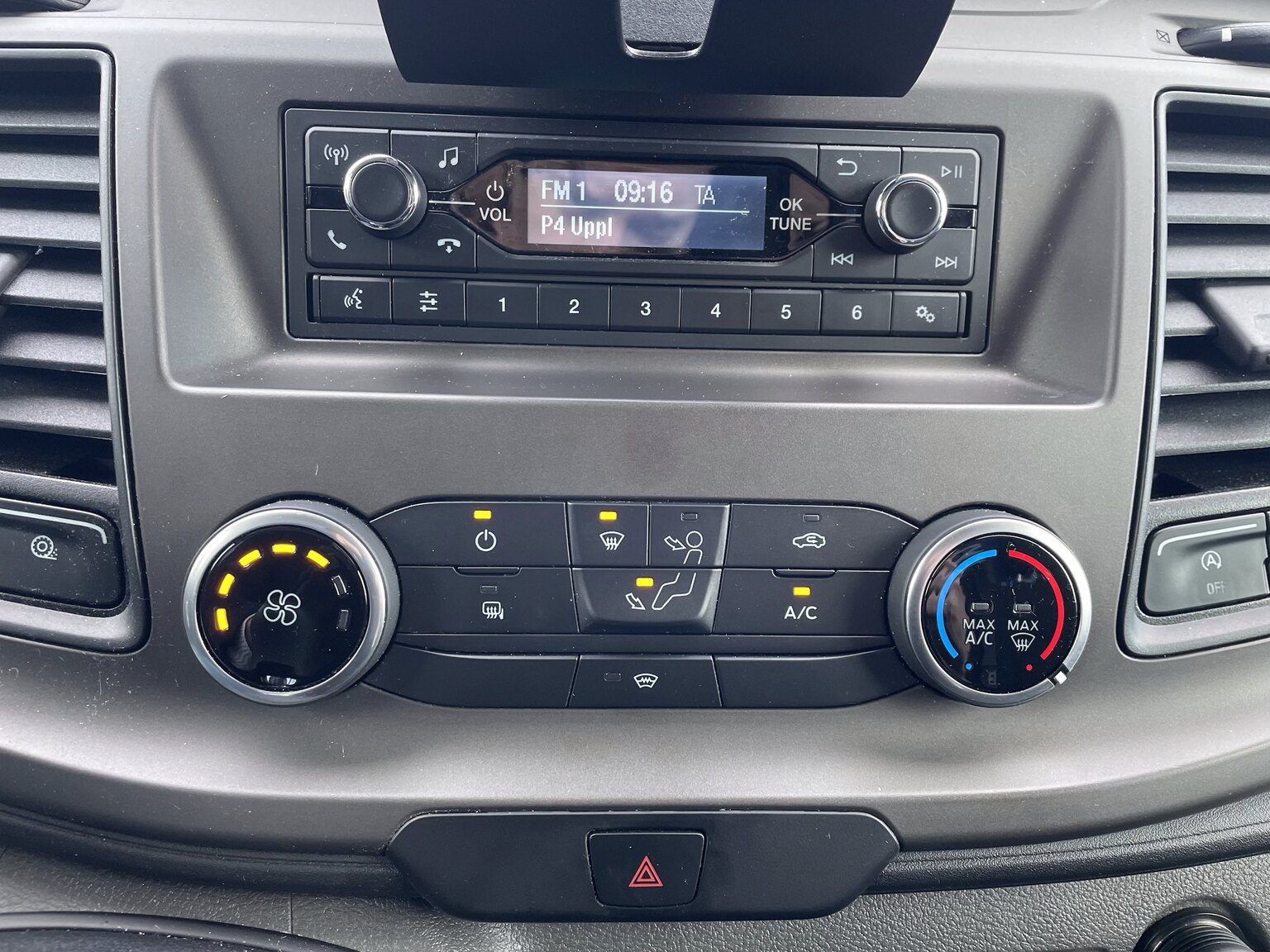 Interiörbild 2022 Ford Transit fordonstransport