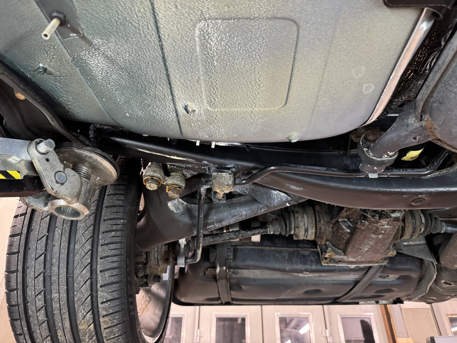 Image of 1996 BMW 520i Touring mechanics