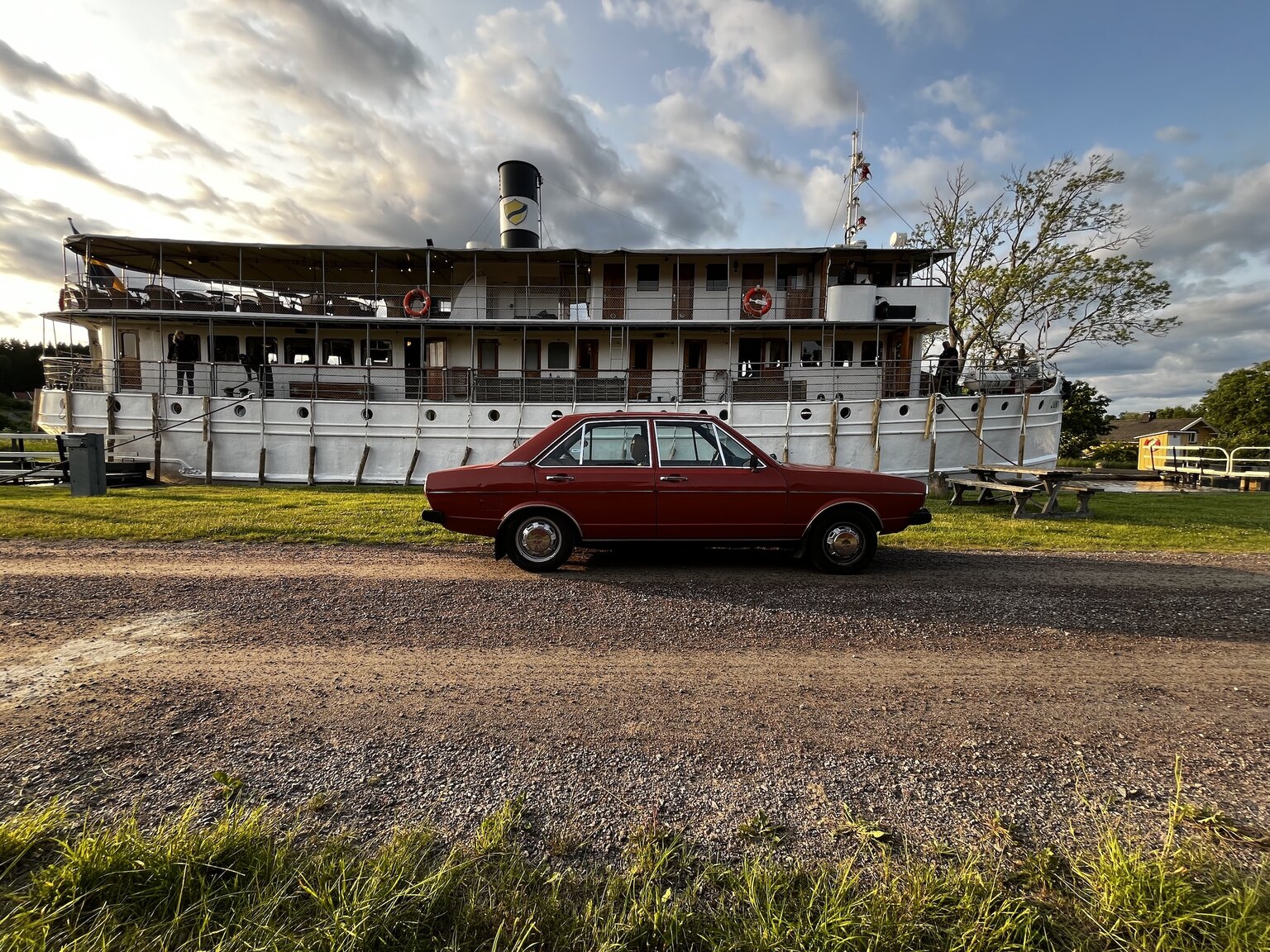 Exterior image of 1976 Audi 80 GL B1  (4)