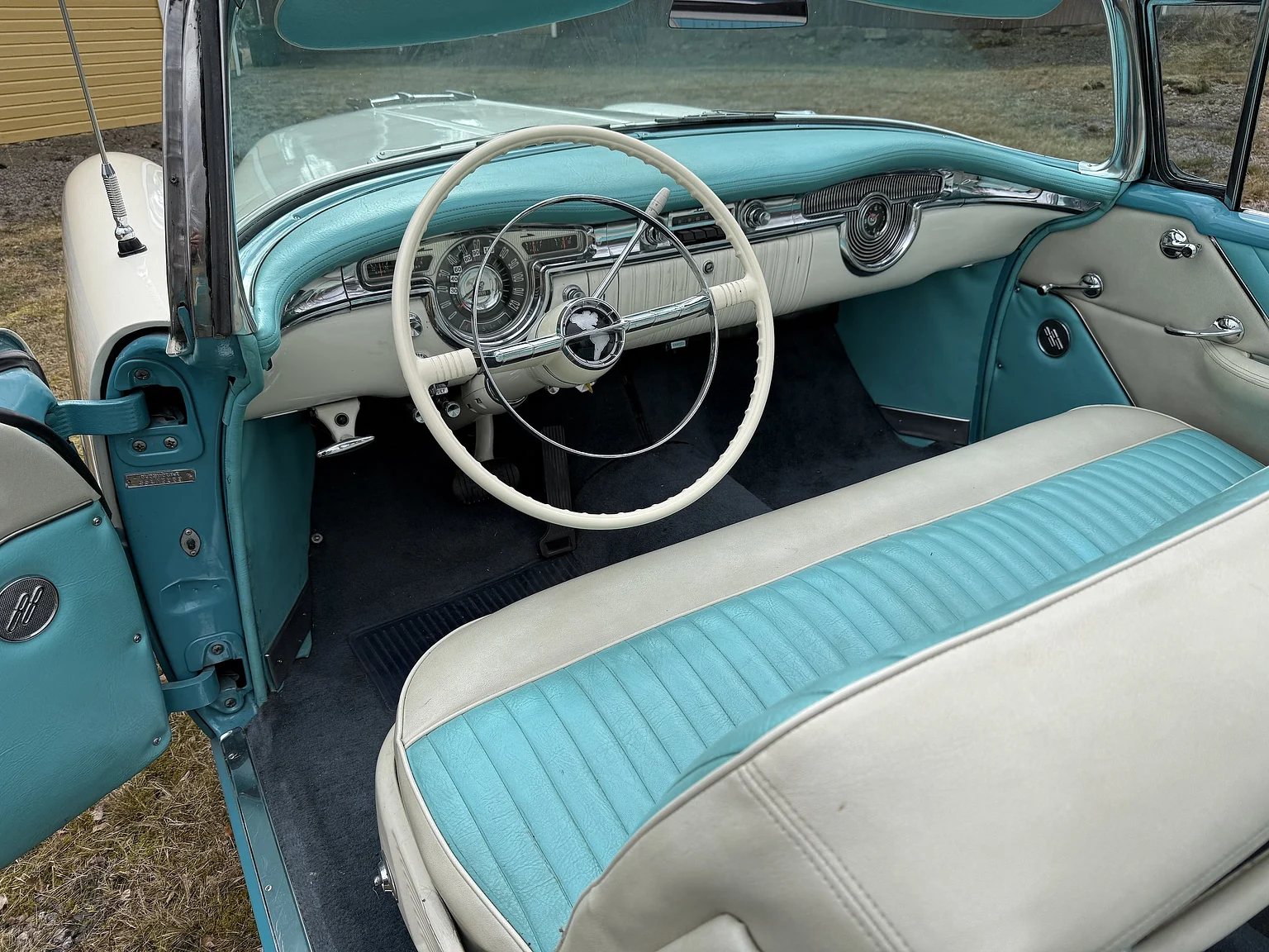 Innenraumfoto von 1955 Oldsmobile Super 88 (1)