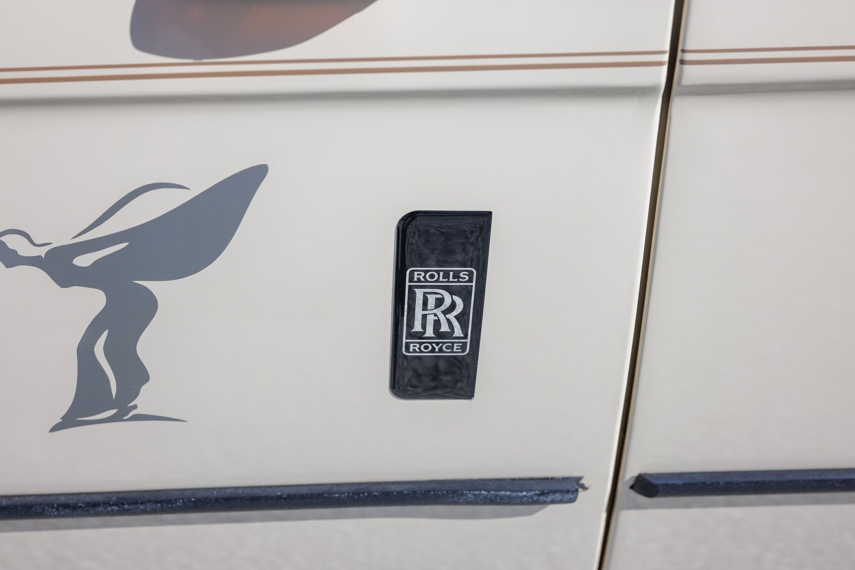 Exterior image of 1991 Rolls Royce Silver Spur LWB