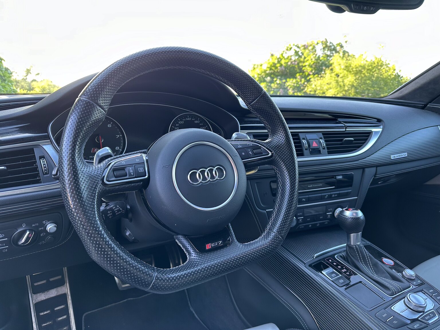 Innenraumfoto von 2015 Audi RS7 (4)