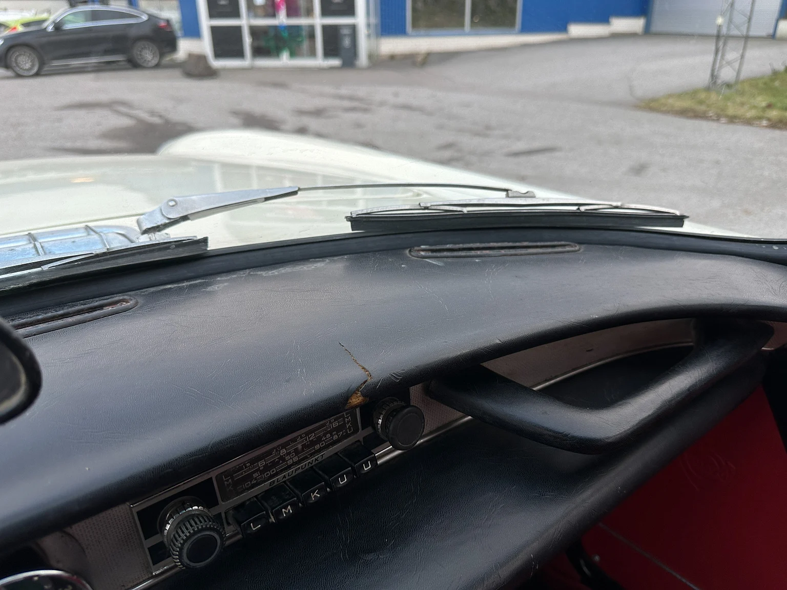 Interior image of 1964 Volvo P 1800S (65)