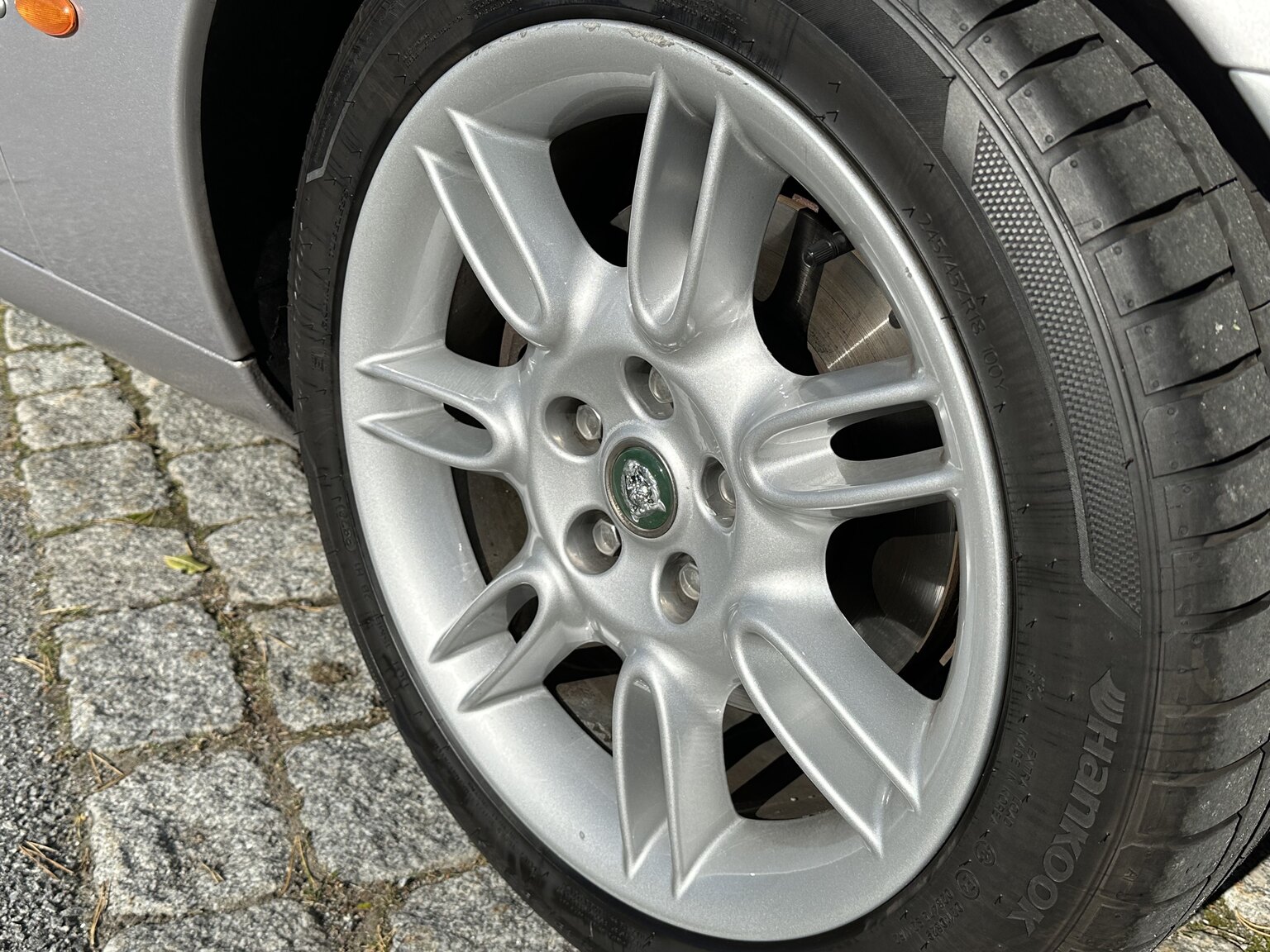 Exteriörbild på 2000 Jaguar XK 8