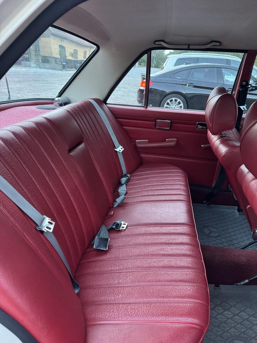 Interiörbild 1972 Mercedes-Benz 200 (40)
