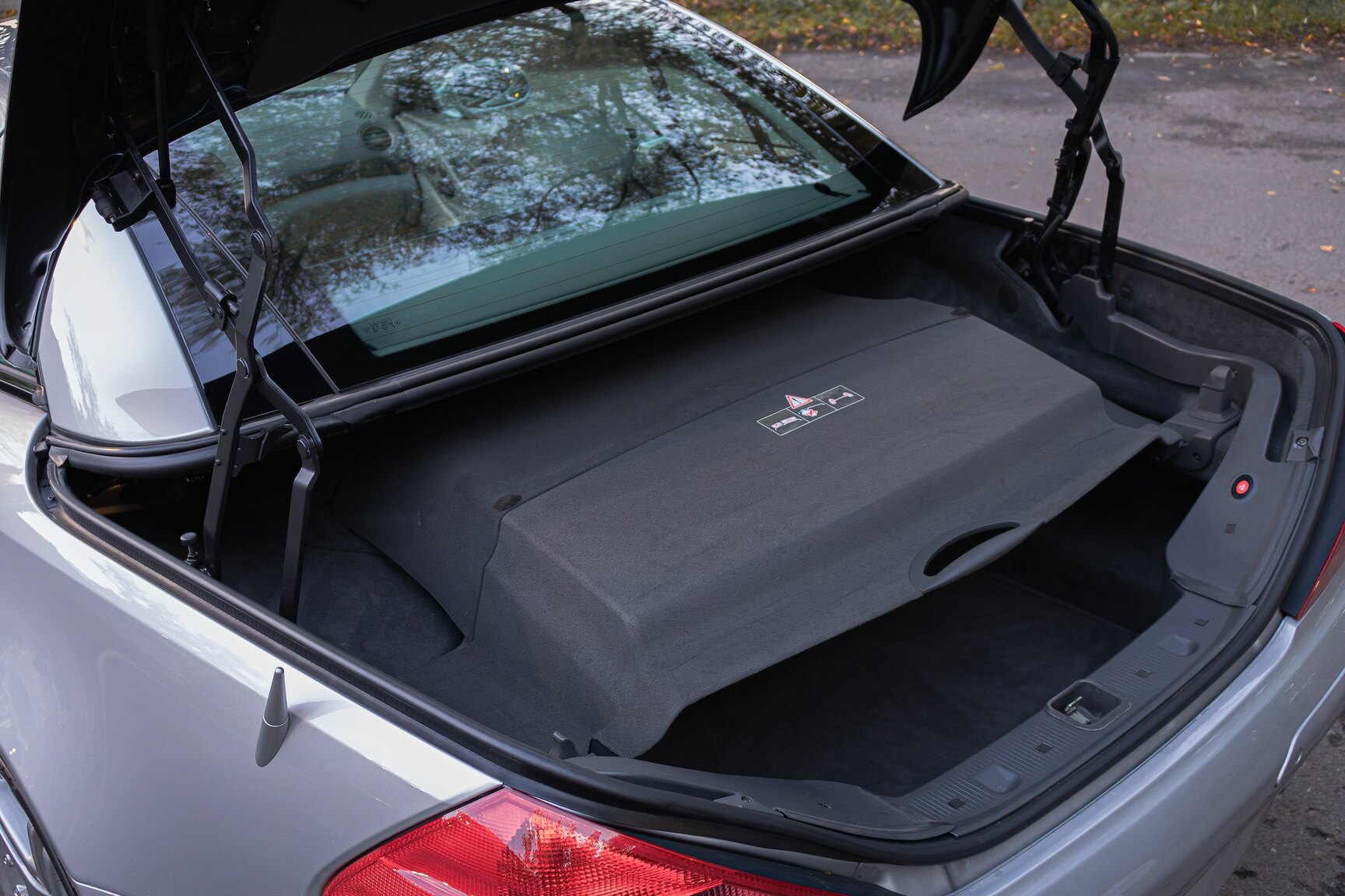 Interior image of 2002 Mercedes-Benz SL 500