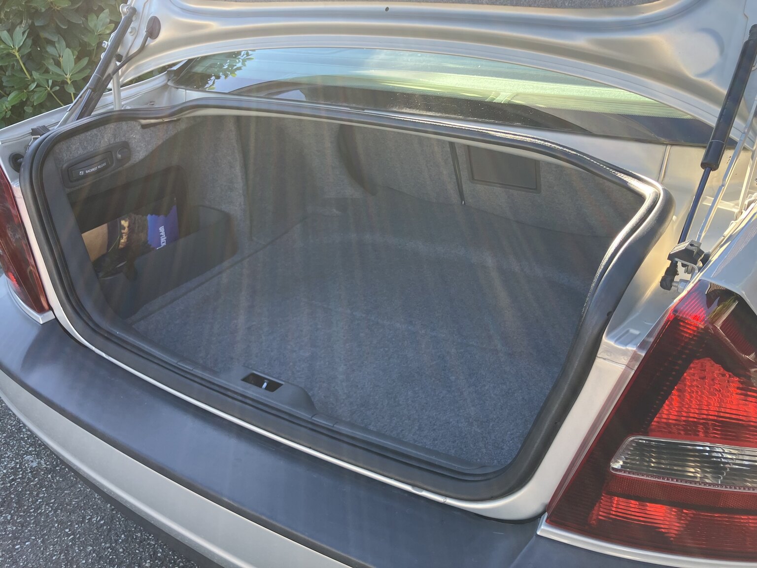 Interior image of 1999 Volvo S80
