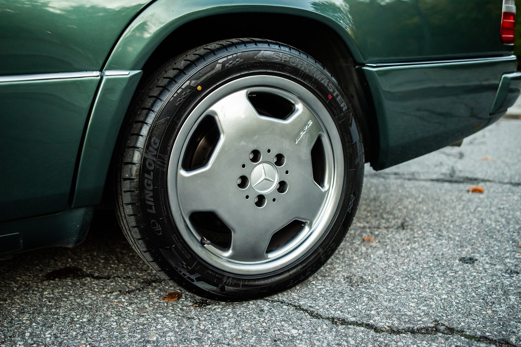 Exterior image of 1996 MERCEDES-BENZ E 320 T