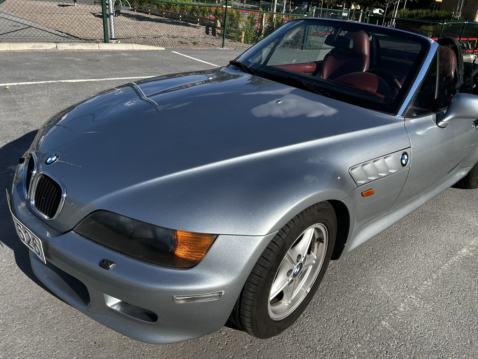 Exterior image of 1999 BMW Z3 2.8i (20)