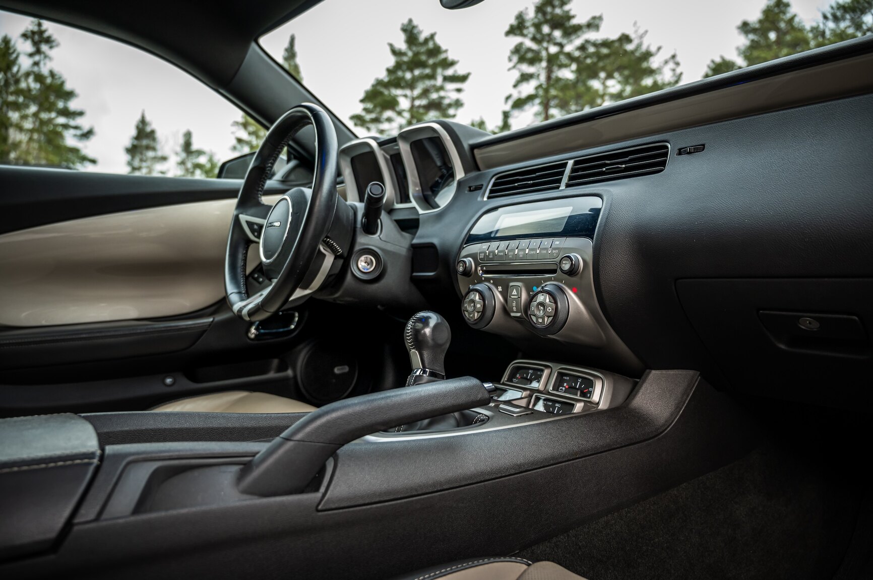 Interior image of 2010 Chevrolet Camaro SS (3)