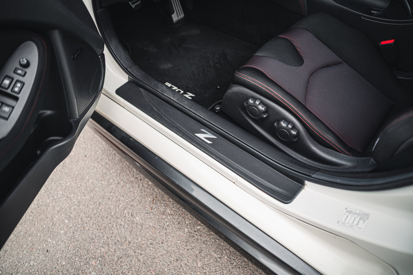 Interior image of 2014 Nissan 370Z Nismo