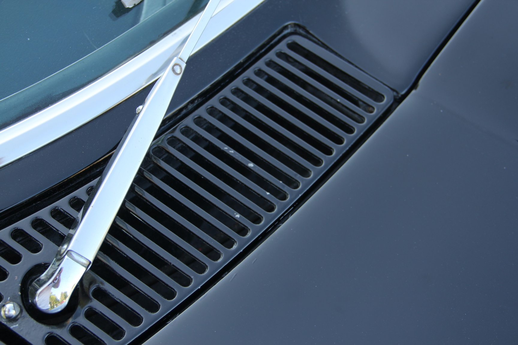 Exterior image of 1964 Corvette C2 Stingray Cabriolet (49)