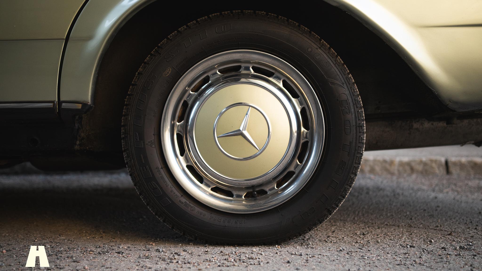 Exteriörbild på 1985 Mercedes-Benz 200 Series 3  (29)