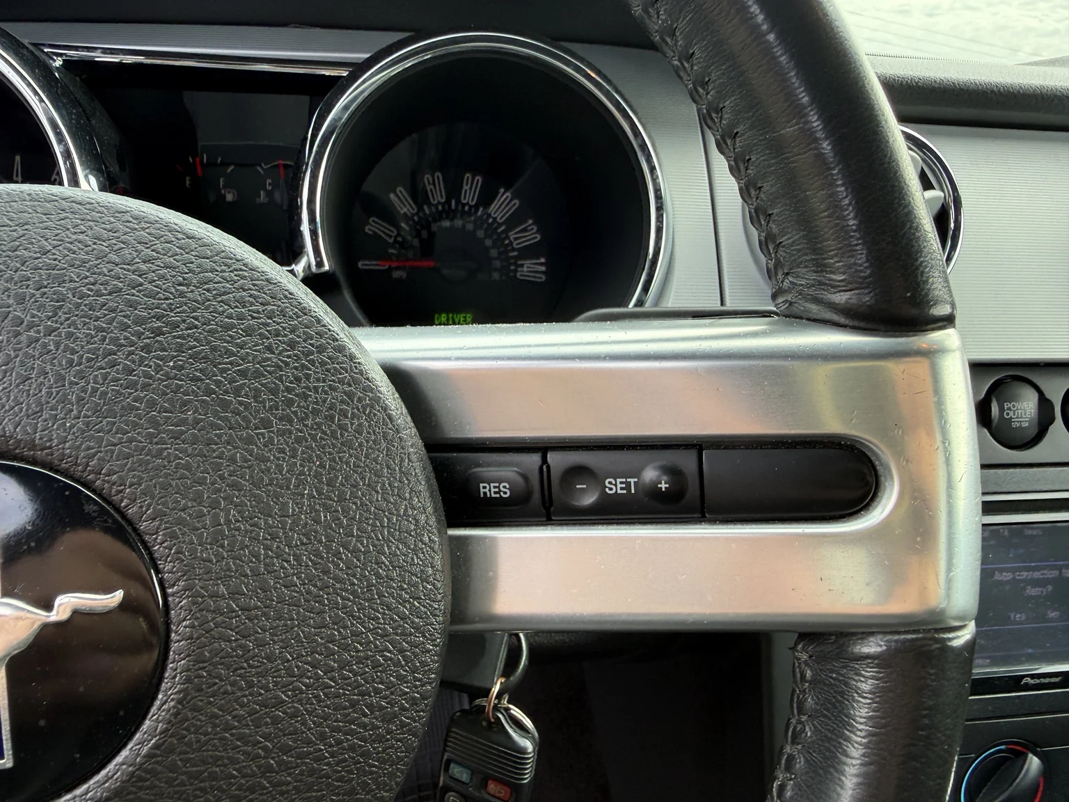 Innenraumfoto von 2006 Ford Mustang GT (13)