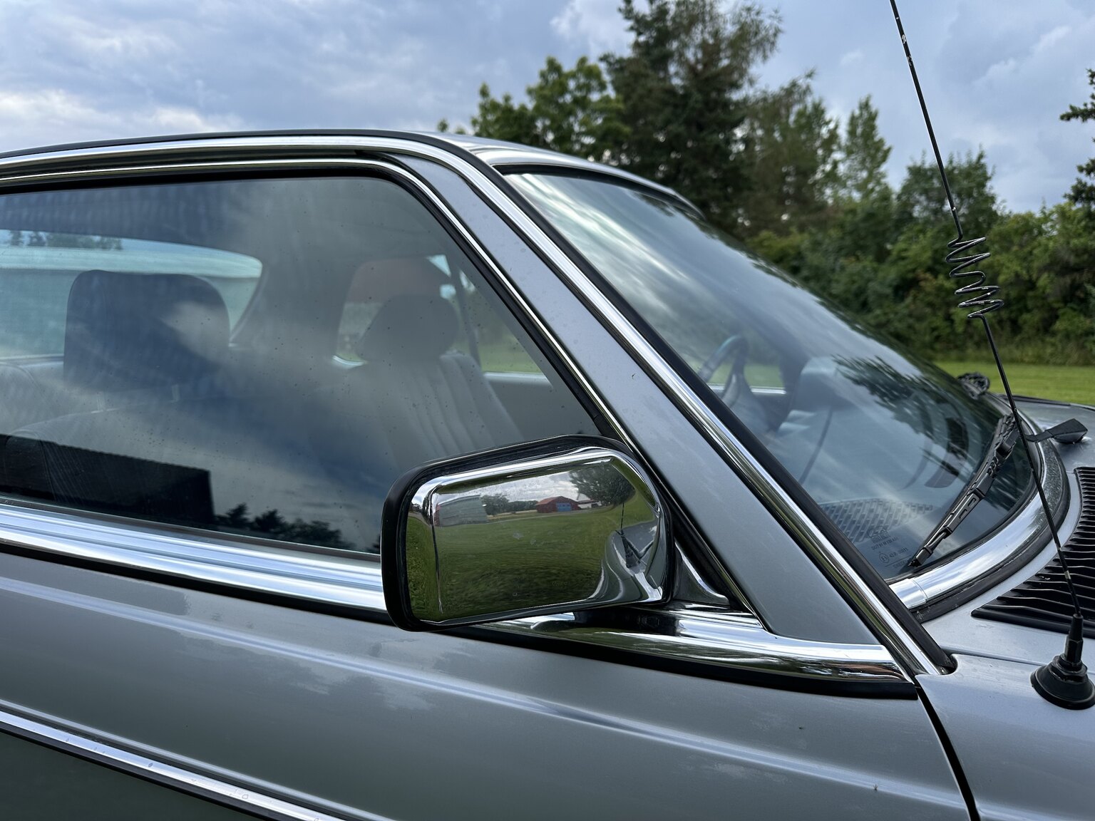 Exteriörbild på 1984 Mercedes-Benz 230 CE