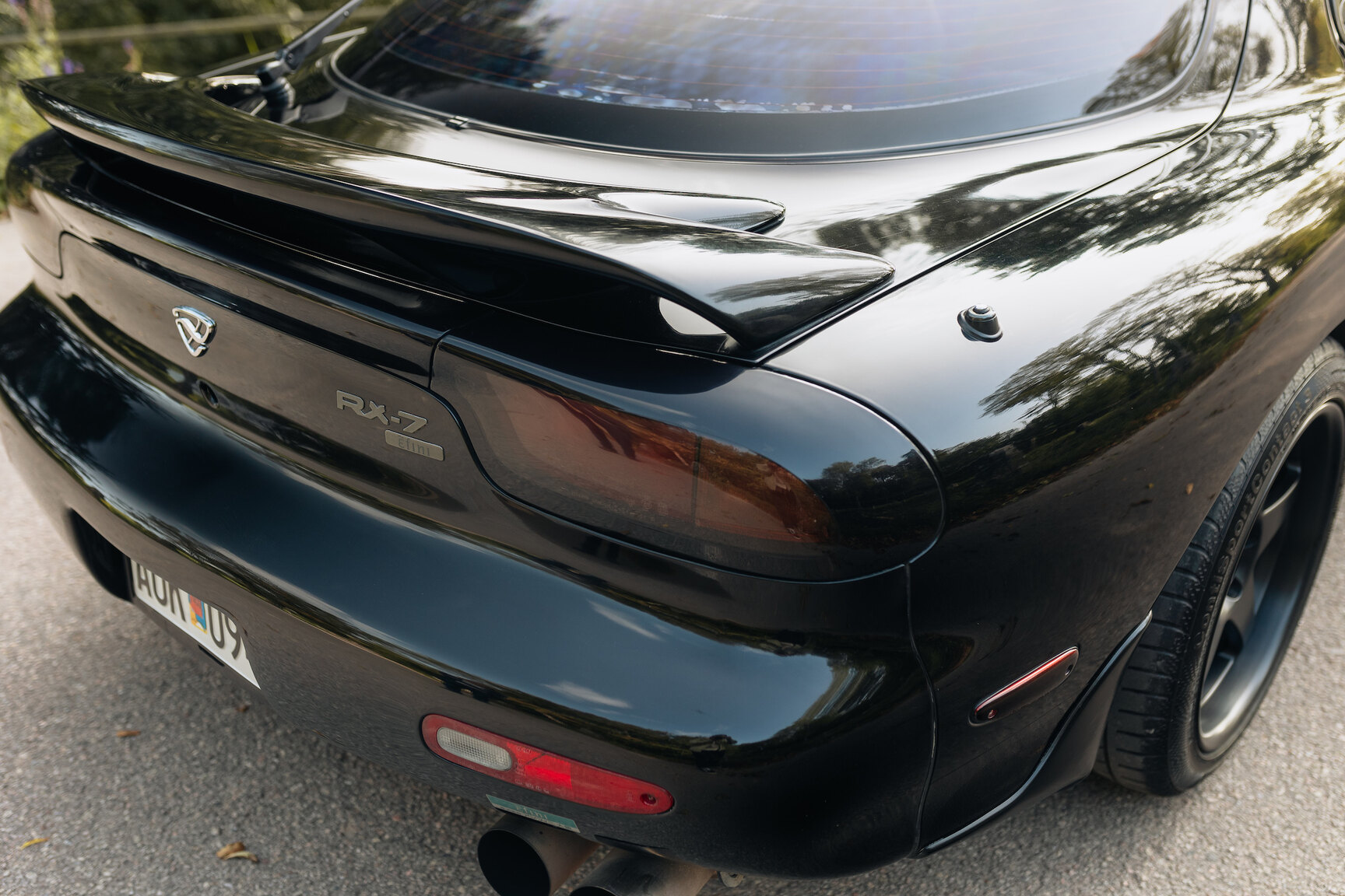 Exterior image of 1994 Mazda RX7 (28)