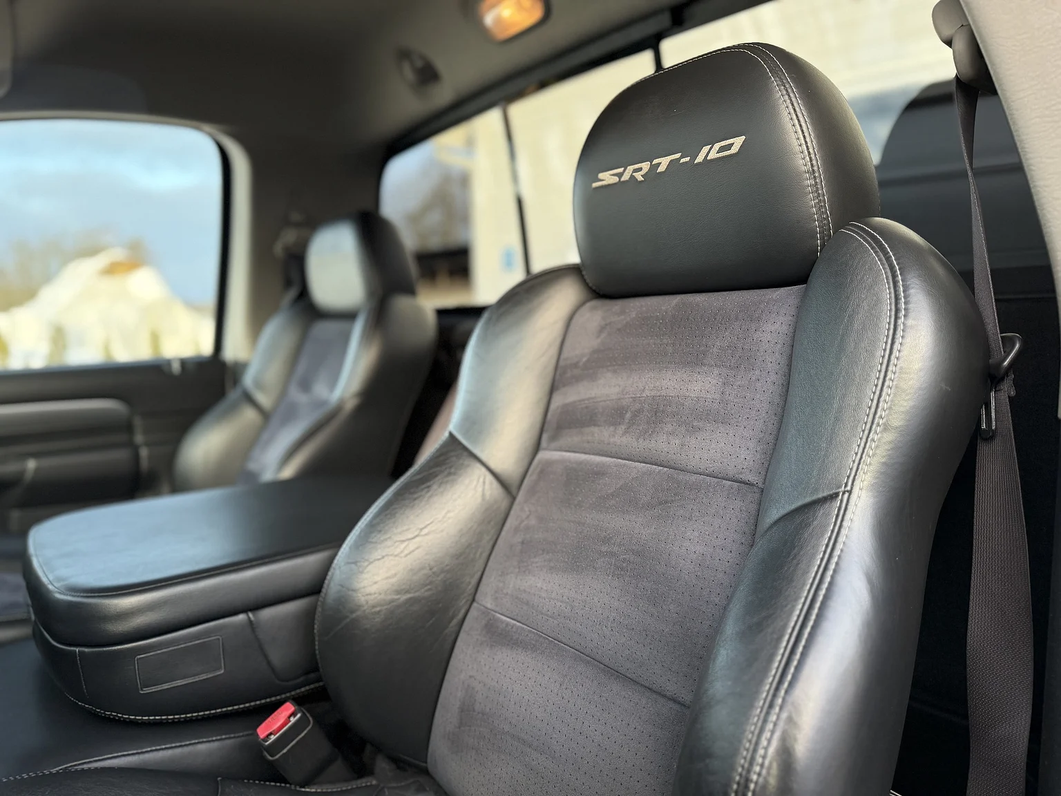 Interiörbild 2005 Dodge RAM SRT-10 Regular Cab Manual  (3)