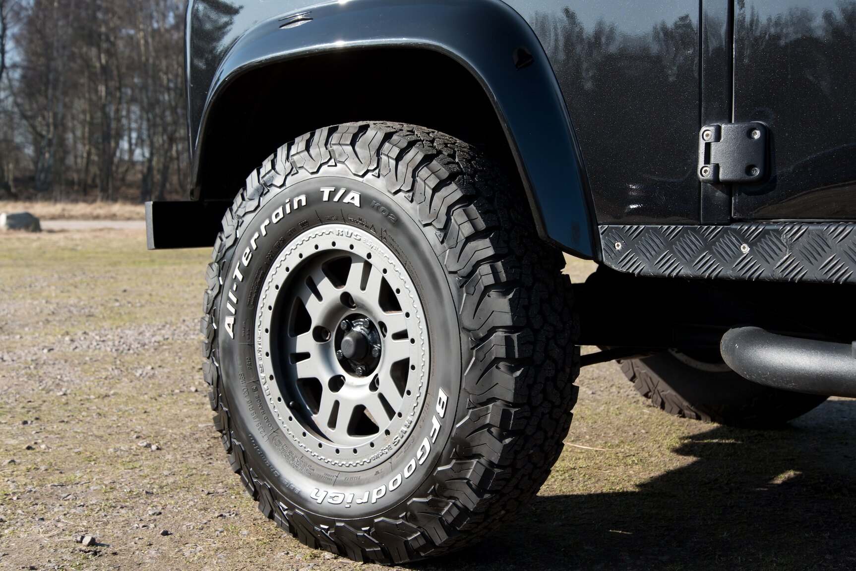Exterior image of 2009 Land Rover Defender 90 2.4 TD4 4x4