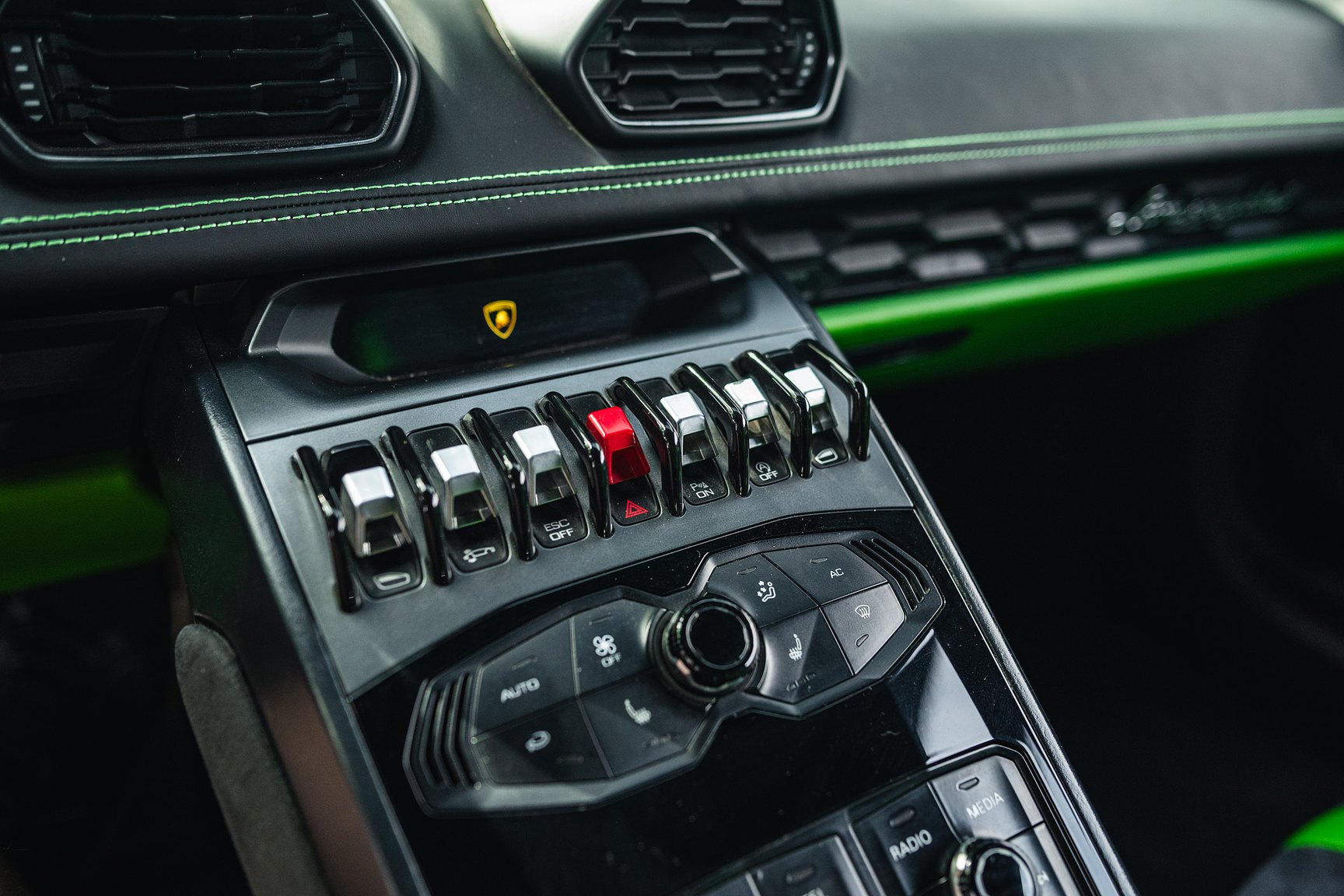 Interiörbild 2016 Lamborghini Huracan LP-610-4