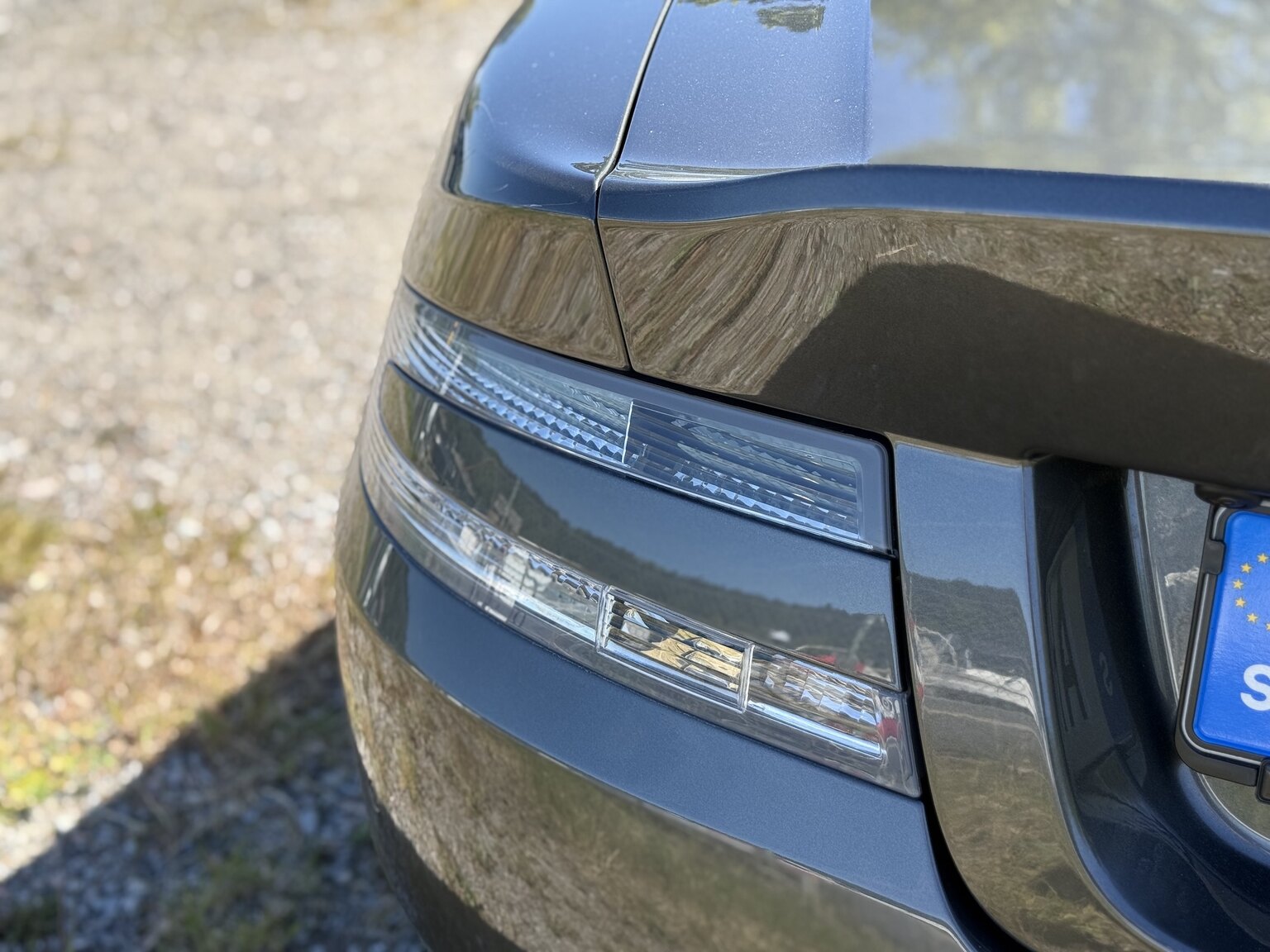 Exteriörbild på 2015 Aston Martin DB9 Volante