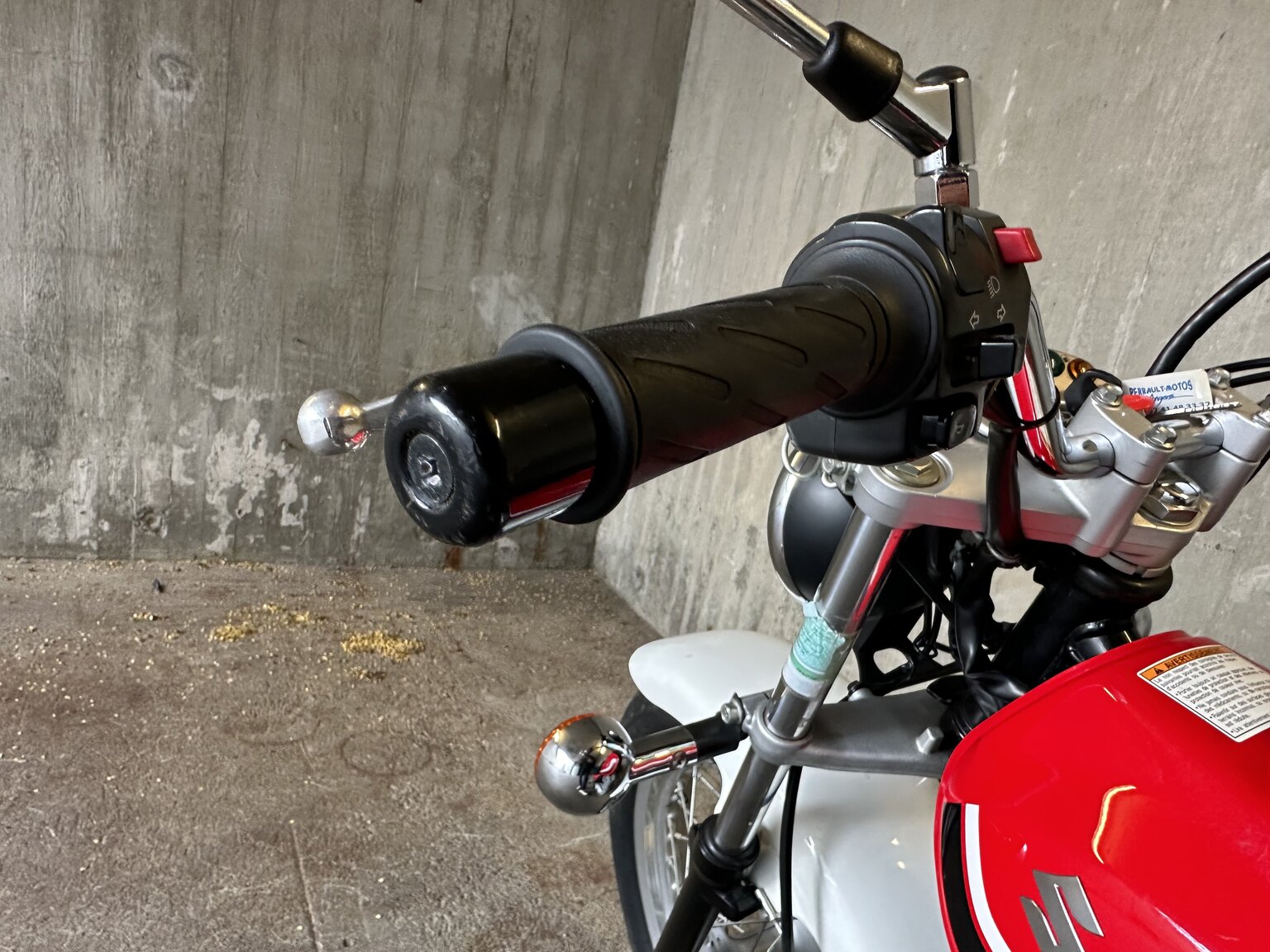Exterior image of 2013 Suzuki RV125 Van Van