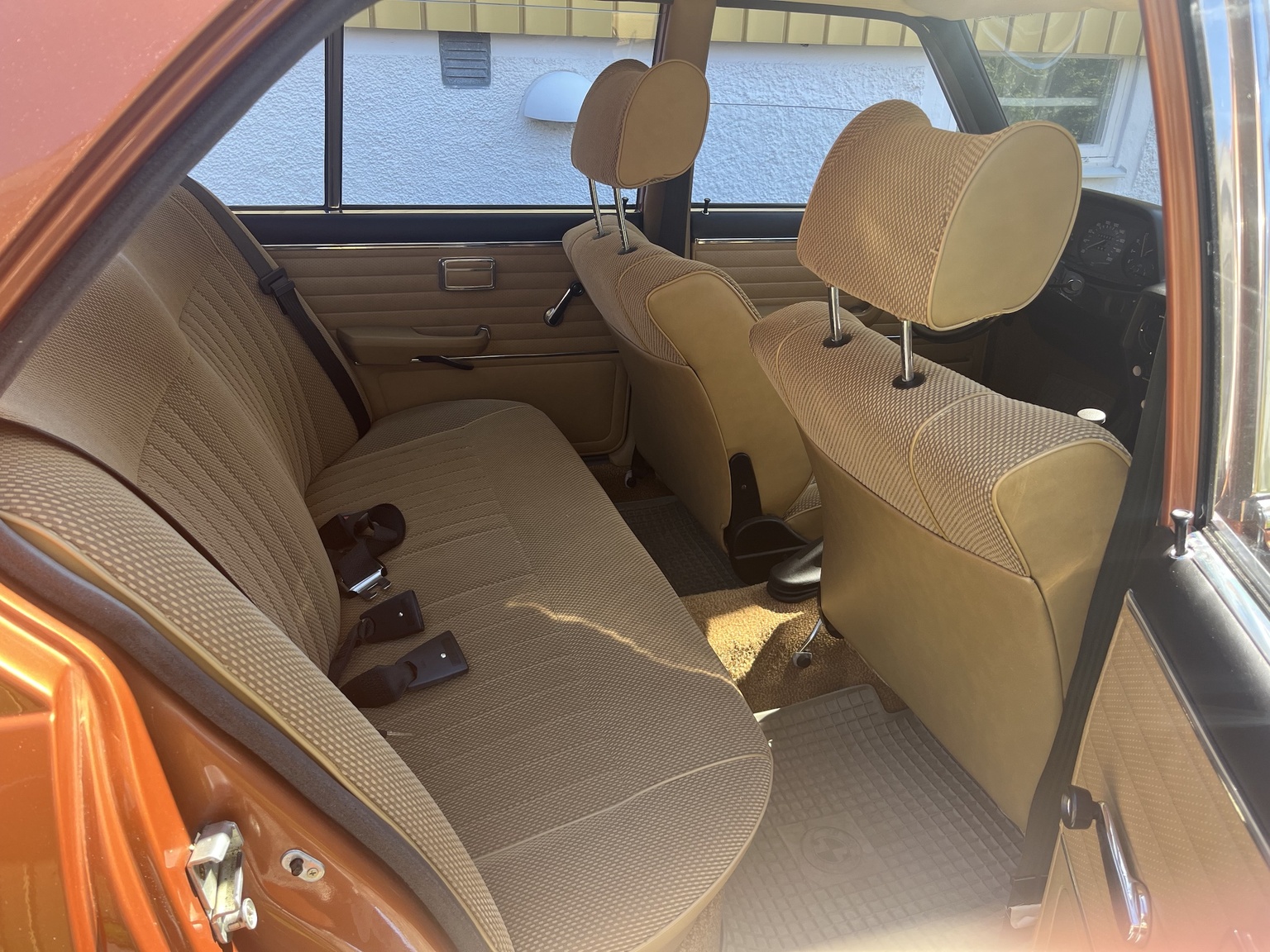 Interior image of 1977 BMW 518 (5)