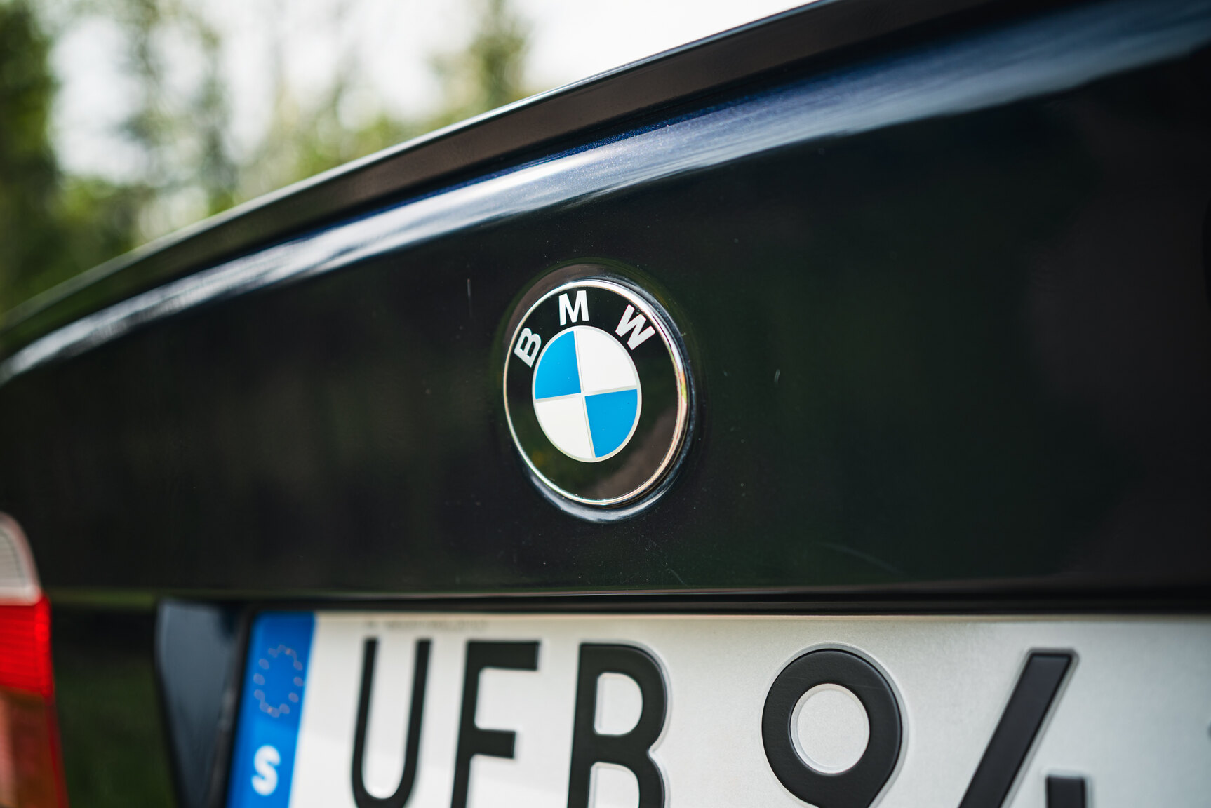 Exterior image of 2000 BMW M5 E39