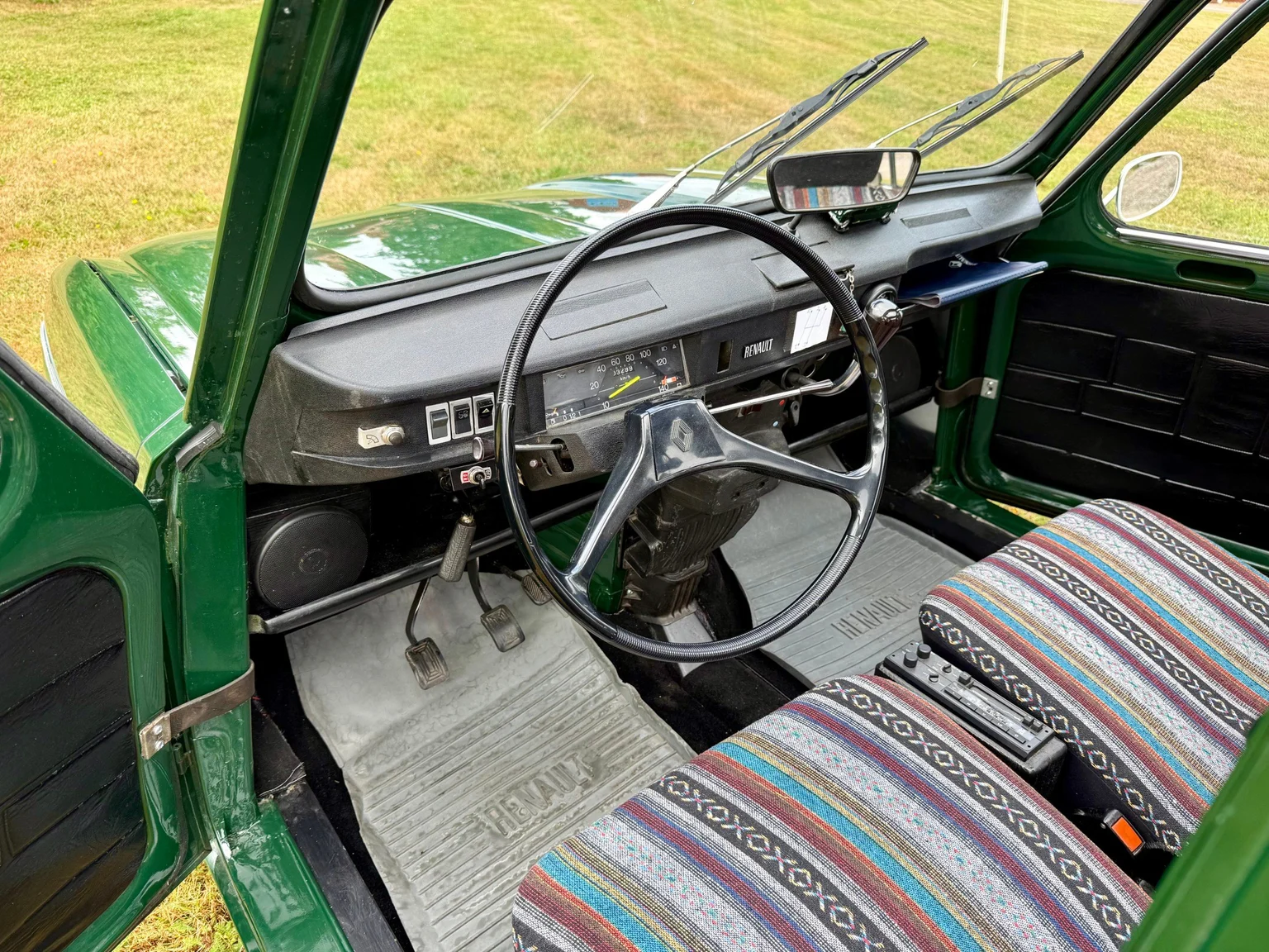 Innenraumfoto von 1970 Renault 4 (1)