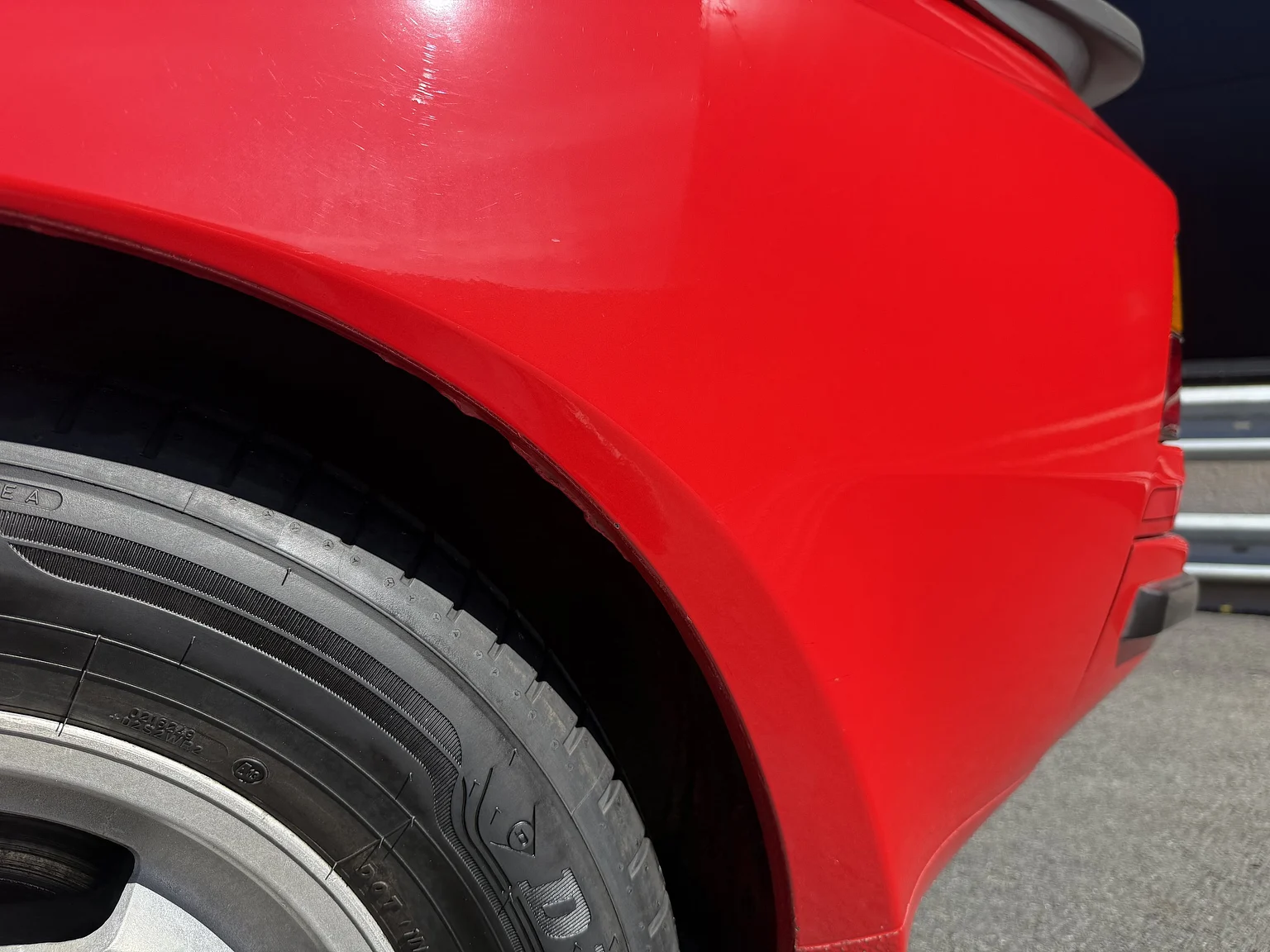 Exteriörbild på 1984 Porsche 944 Targa (28)