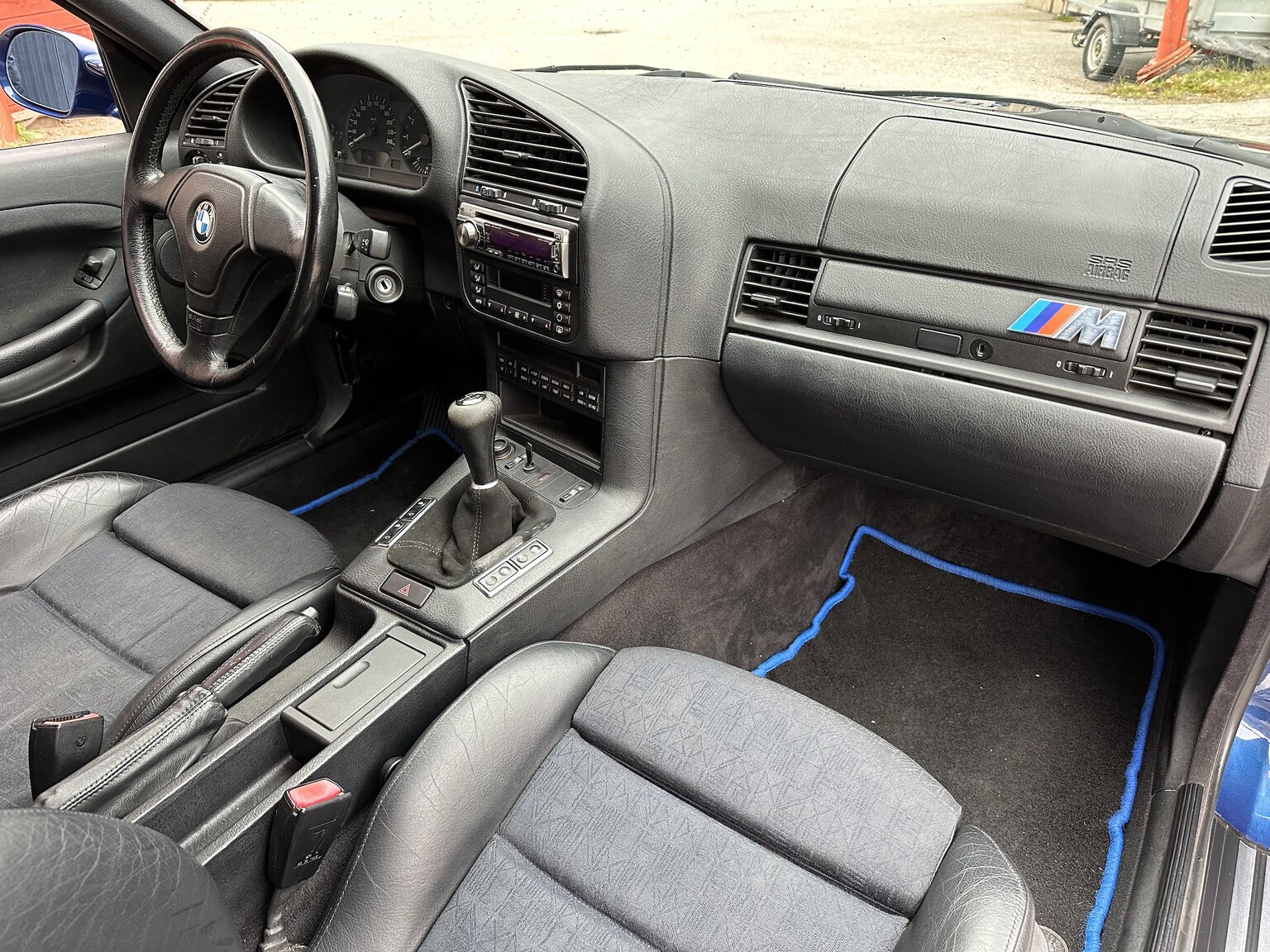 Innenraumfoto von 1996 BMW 328i Coupé E36 M-Sport