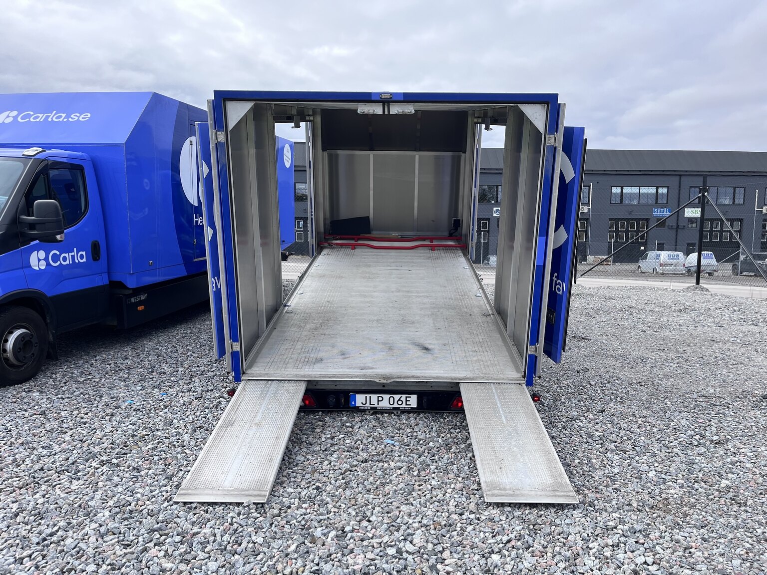 Exteriörbild på 2022 Ford Transit fordonstransport