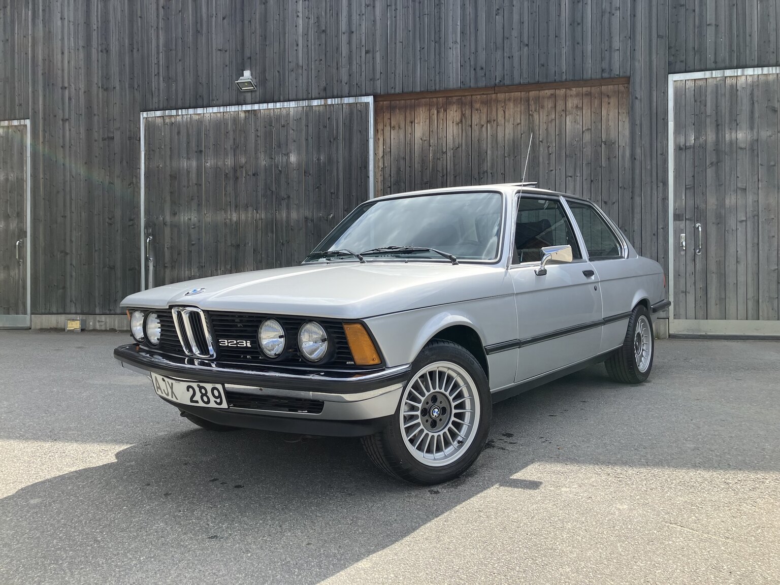 Aussenfoto 1979 BMW 323i