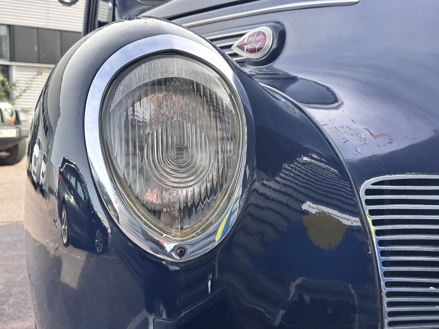 Exterior image of 1938 Lincoln Zephyr Sedan V12