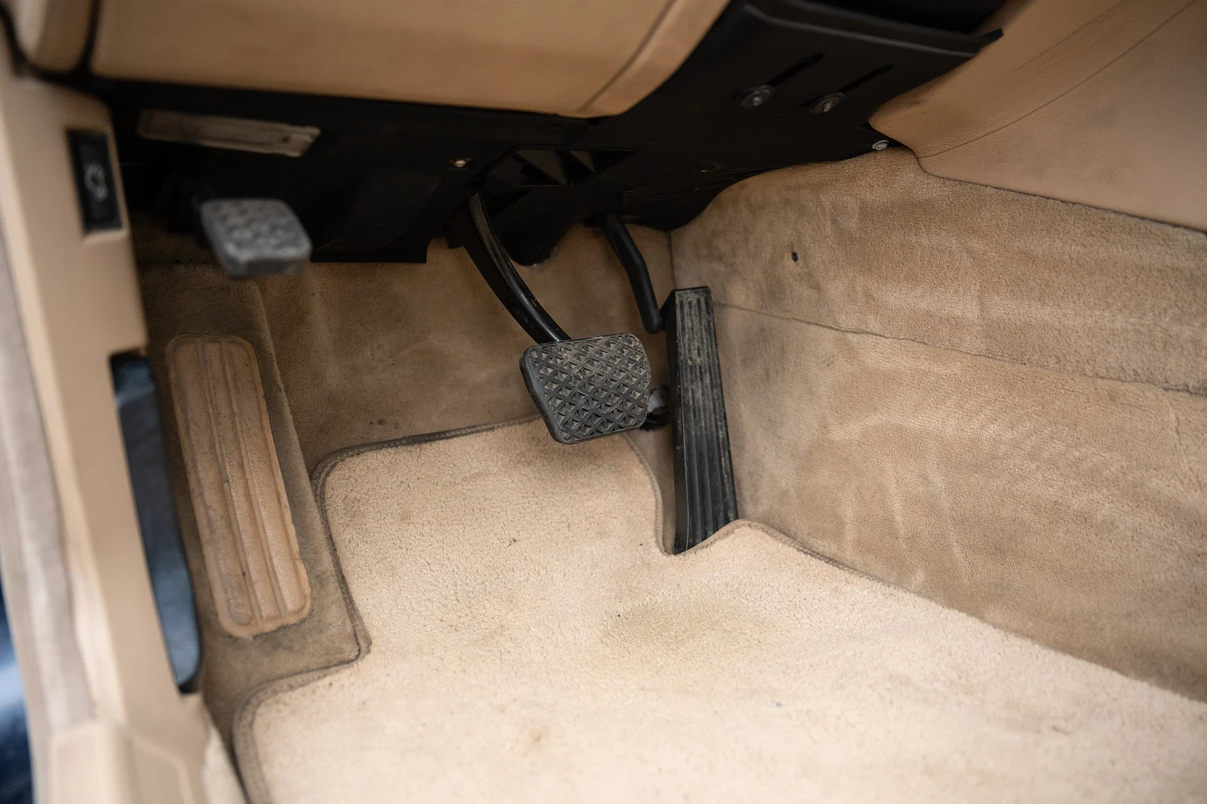 Interior image of 1996 BMW 740 iA - NO RESERVE (76)