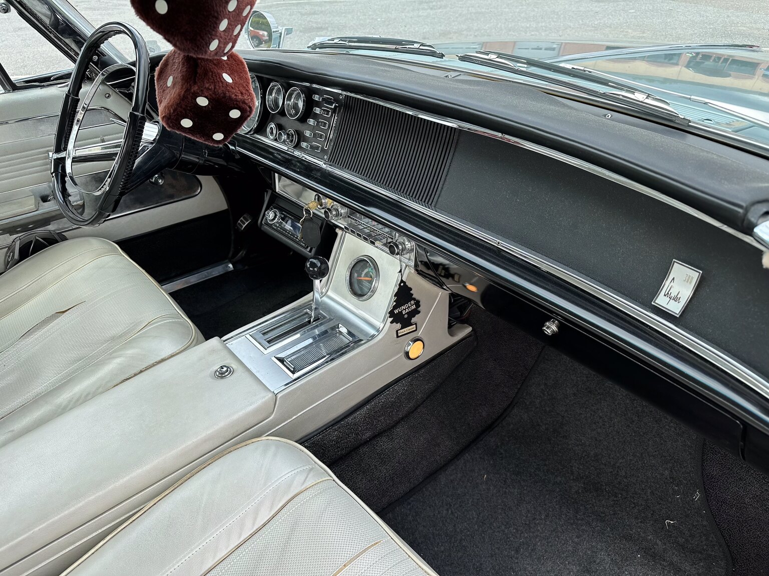 Interiörbild 1964 Chrysler 300K