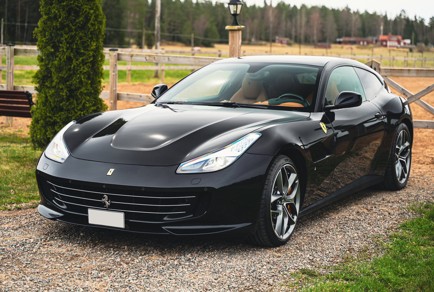 Aussenfoto 2018 Ferrari GTC4 Lusso T (1)