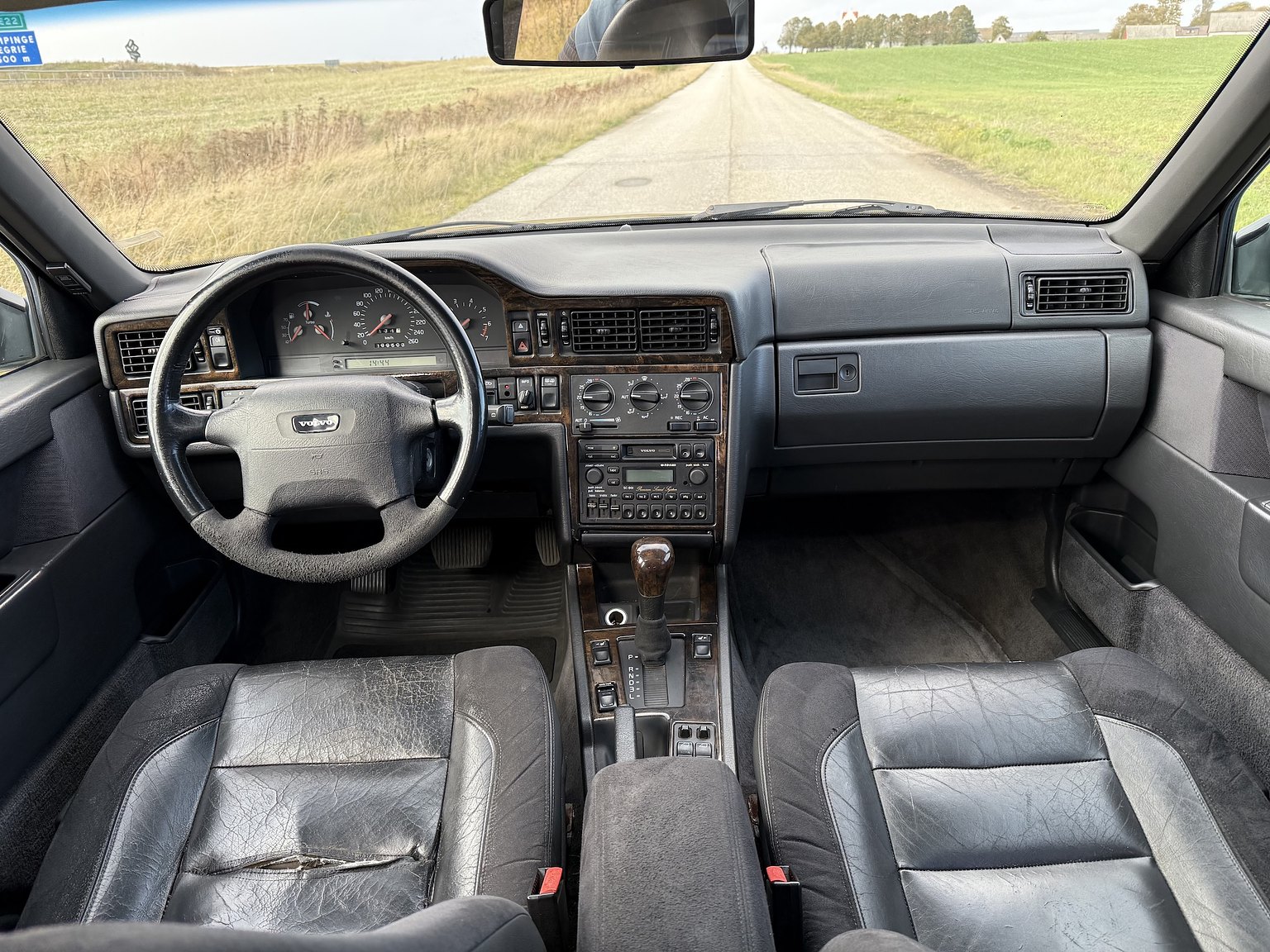 Interior image of 1995 VOLVO 855 T5R T-5R