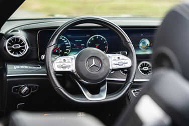 Interiörbild 2019 Mercedes-Benz E300 Cabriolet