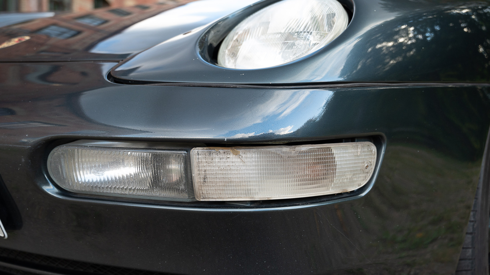 Exterior image of 1995 Porsche 968